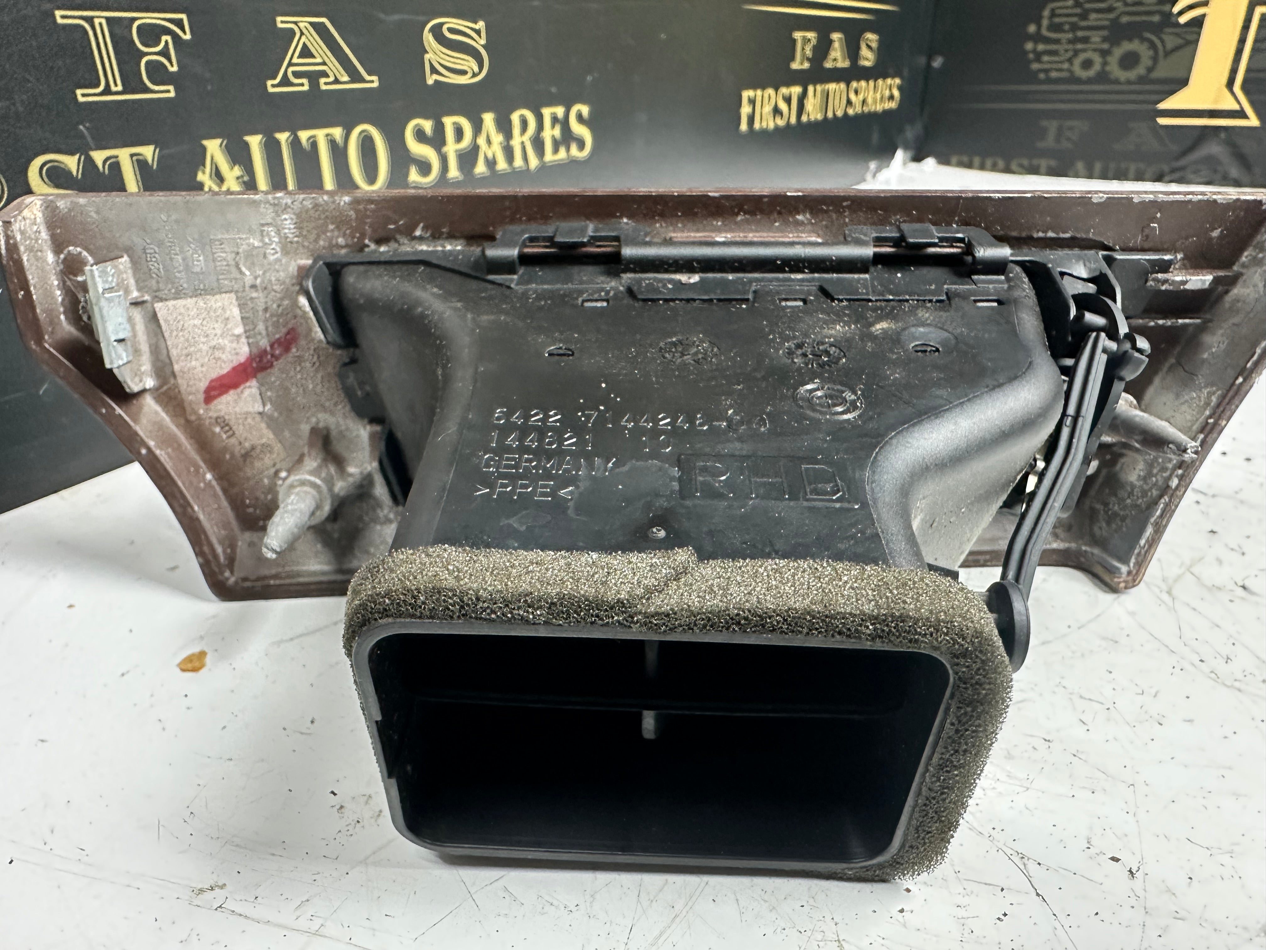 BMW E90 320i 2005 Right Trim Dash Air Grille Vent (6422 7144248 04)