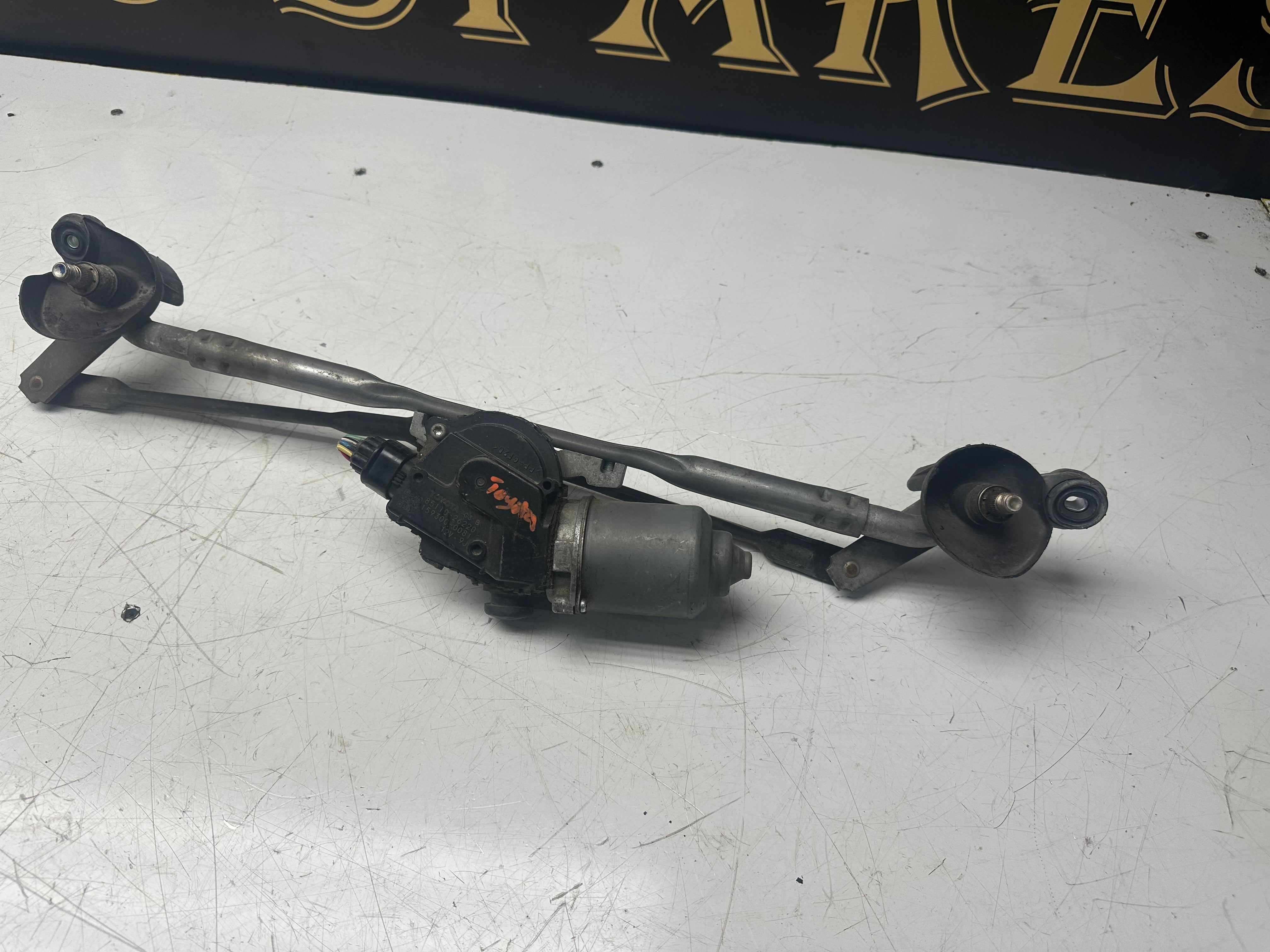 Toyota & Lexus 2005-2008 Front Wiper Motor & Linkage (85110-26220)