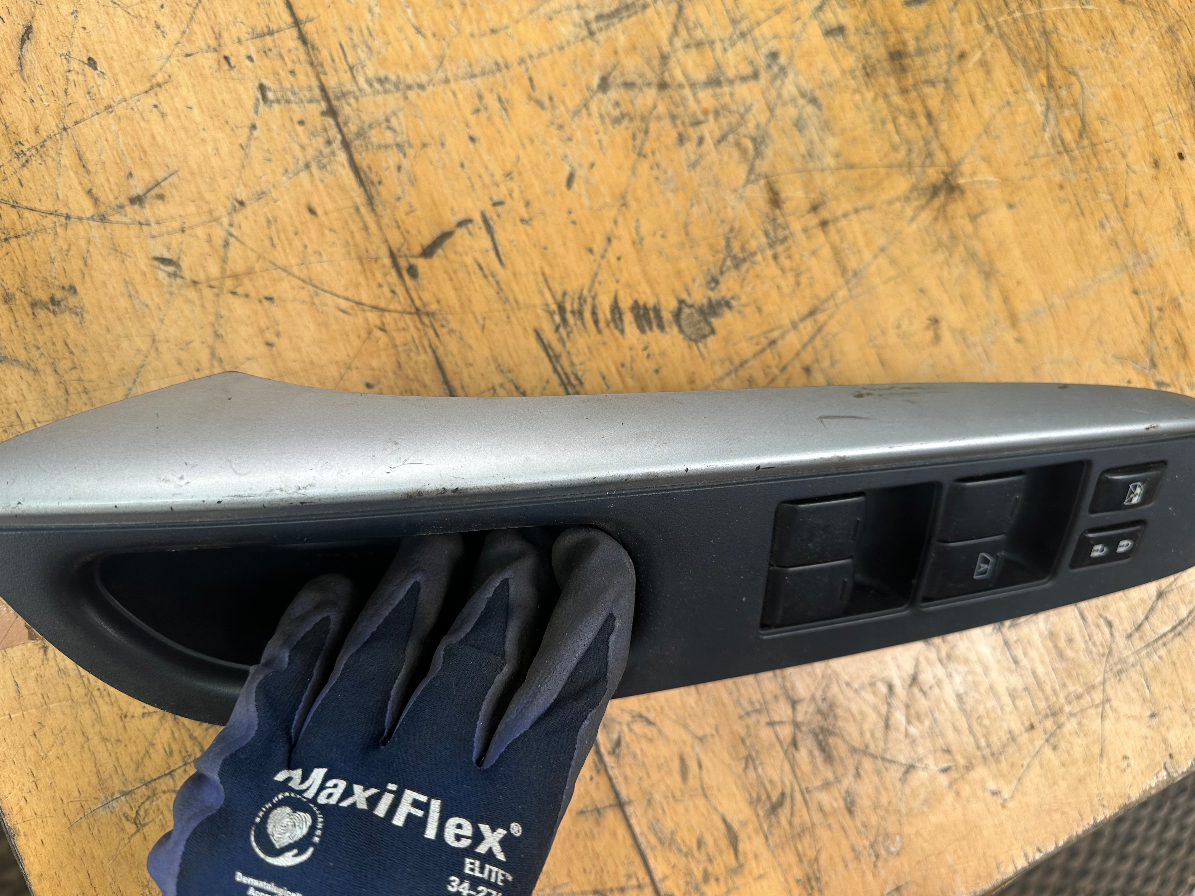 Nissan Note 2014–2019 Right Driver Front Window Control Switches (80960 3BB5A)