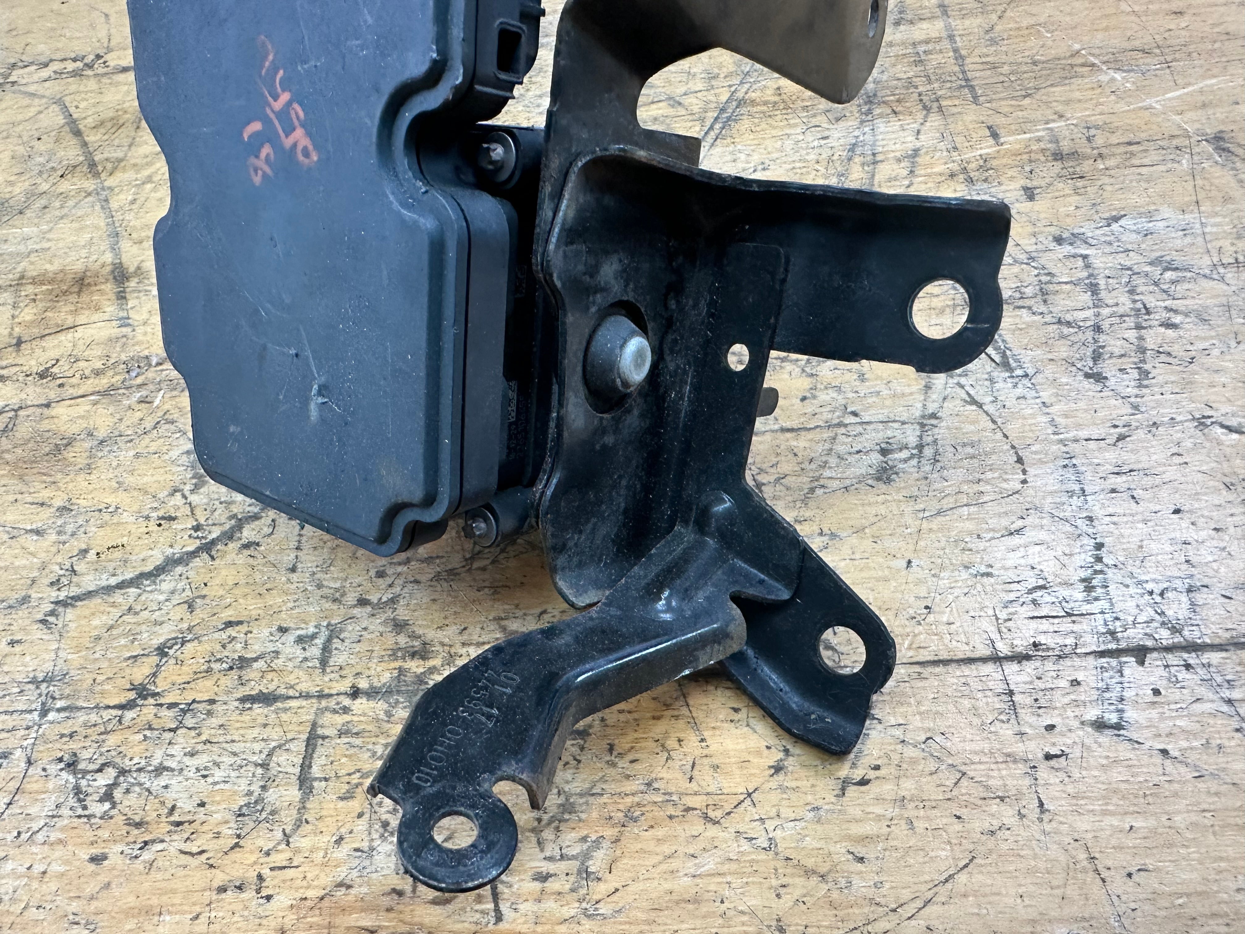 Toyota Aygo 2014–2019 ABS Pump & Module (44540-0H070) (2265106455)