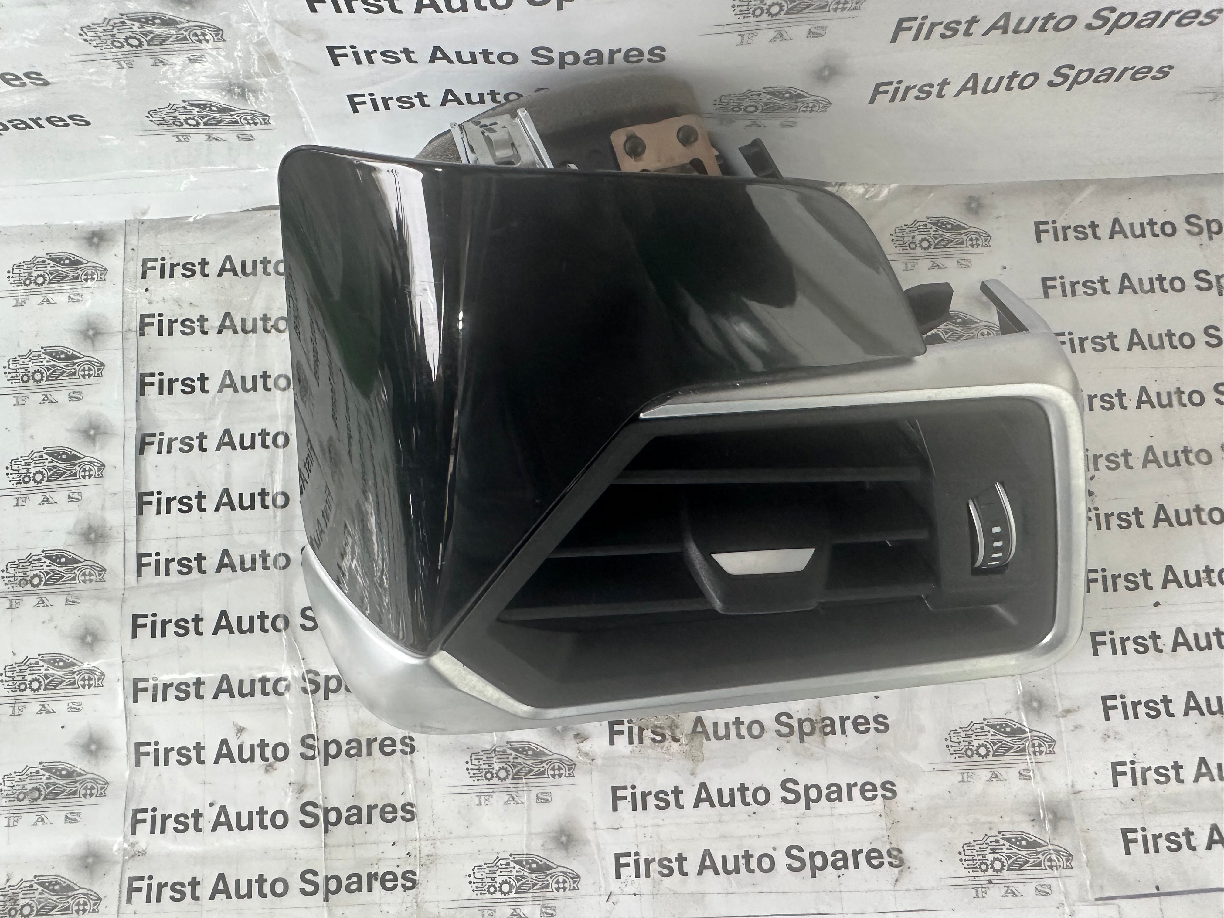 BMW 4 & 3 Series G20 G80 Dashboard Air Vent Grille Right Side (6848619, 9N962471402)