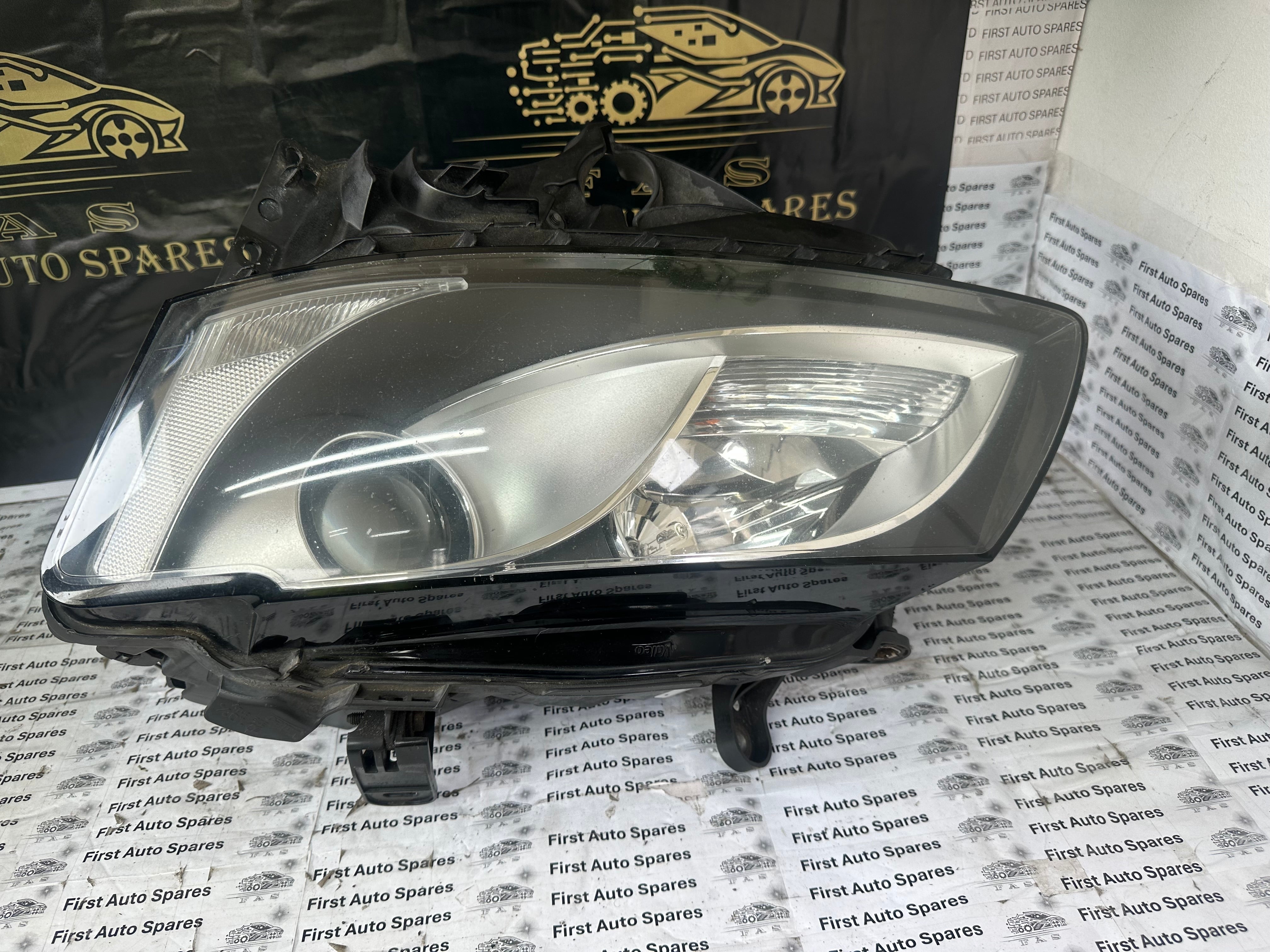 Audi A5 2010 Left Headlight with Bracket (8T0941003AB) (2001812)