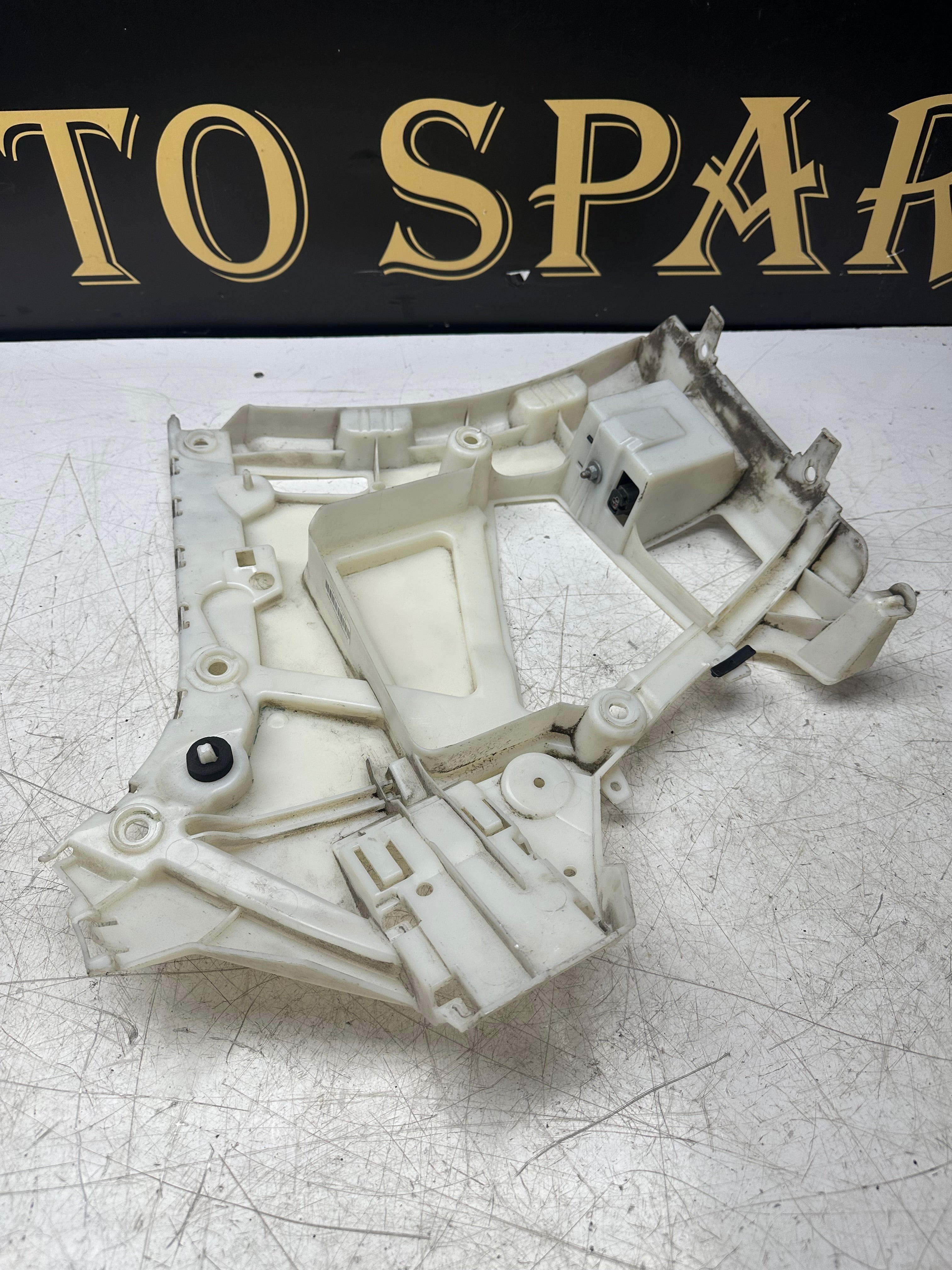 BMW 3 Series F30 Rear Left Bumper Bracket (Passenger Side) (2011–2019)(8069393)