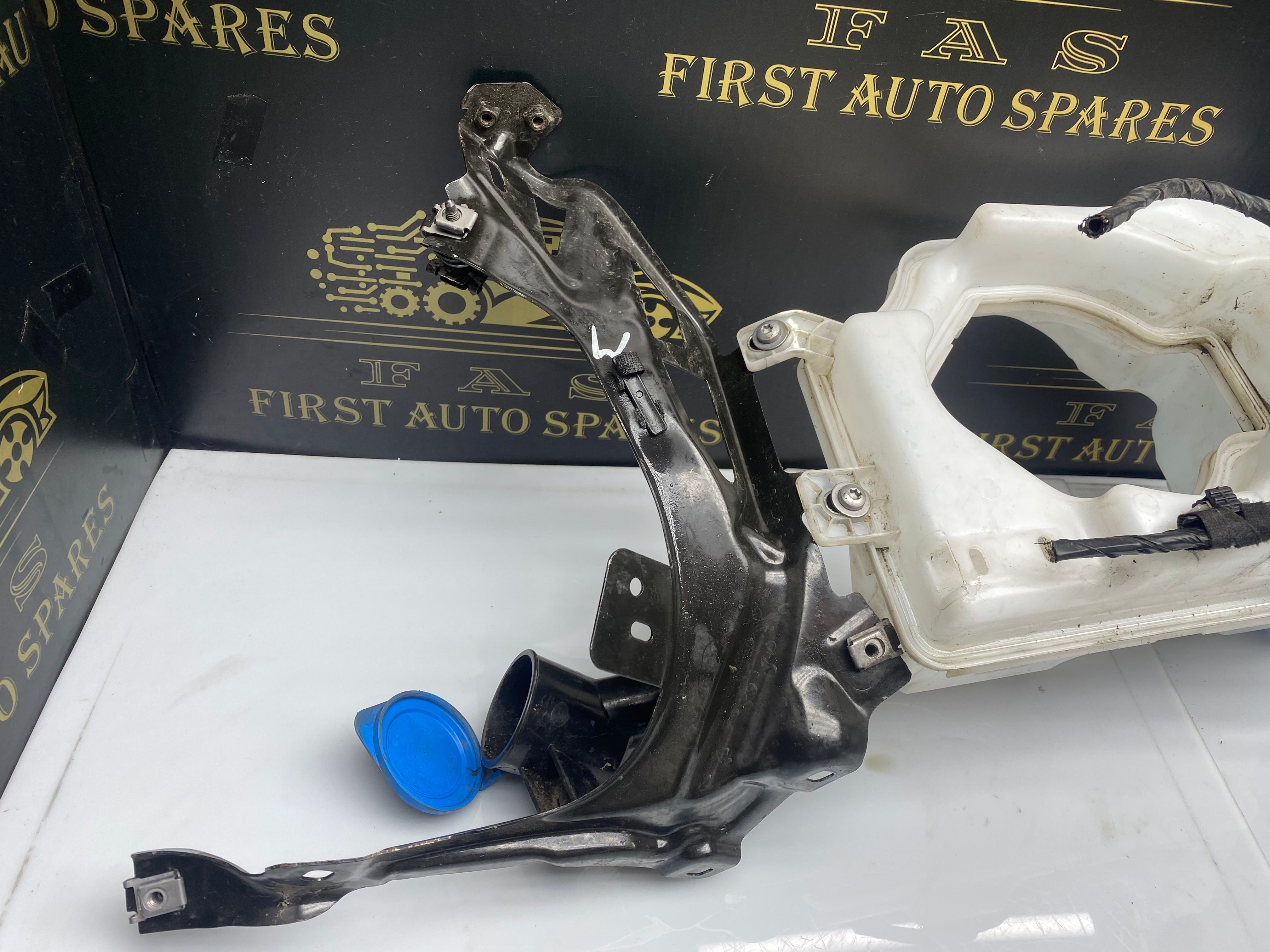 MINI Clubman F54 MK2 Windscreen Washer Bottle Fluid Tank Reservoir – 2015–2024