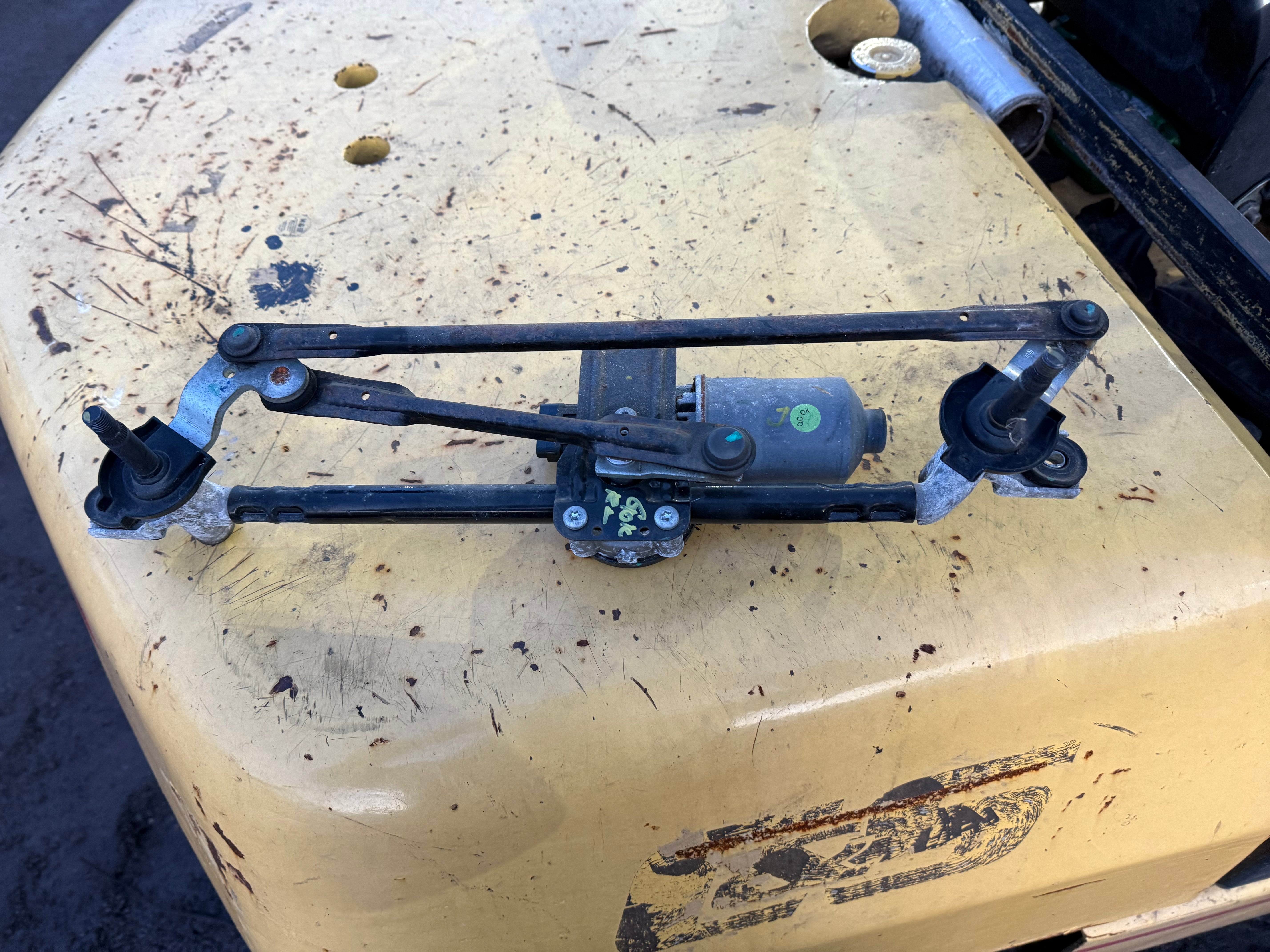 Hyundai i10 2016 Wiper Motor & Linkage (98100B9900)