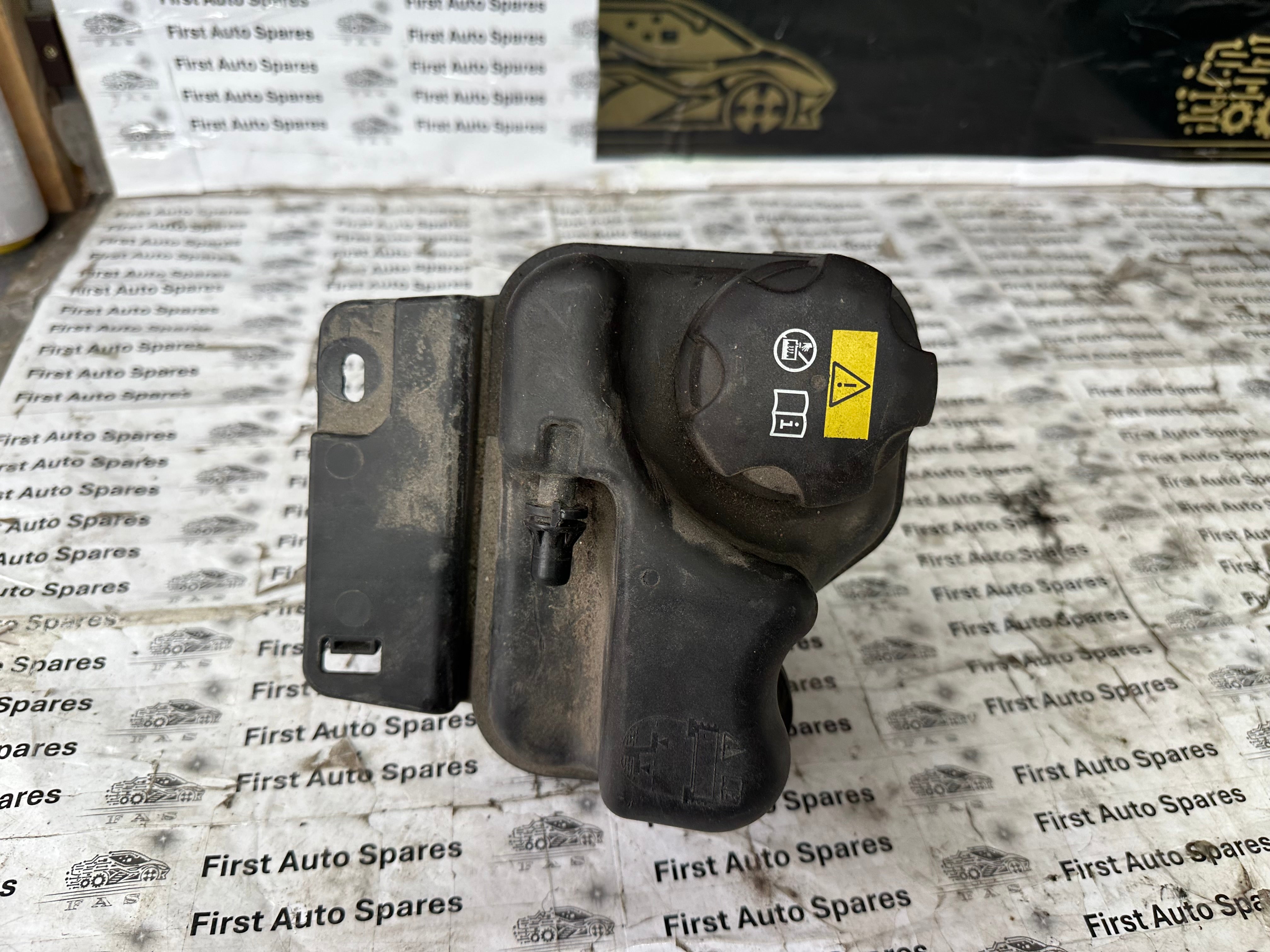 BMW F30 F31 2.0P Hybrid Expansion Bottle Tank Reservoir (8617048)