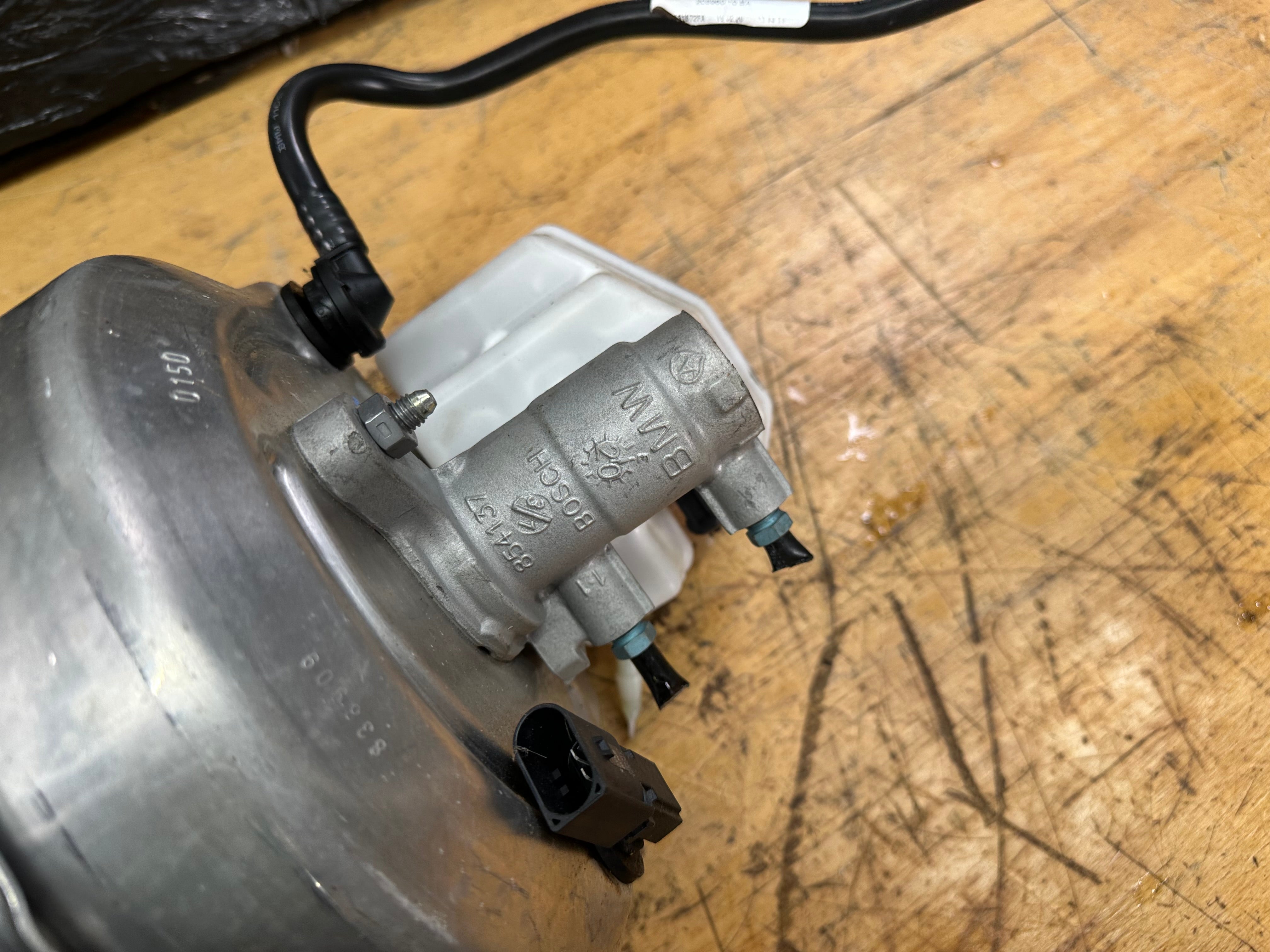 BMW 3 Series 330e G20 G21 2.0 Brake Master Servo Cylinder (6879424 01)