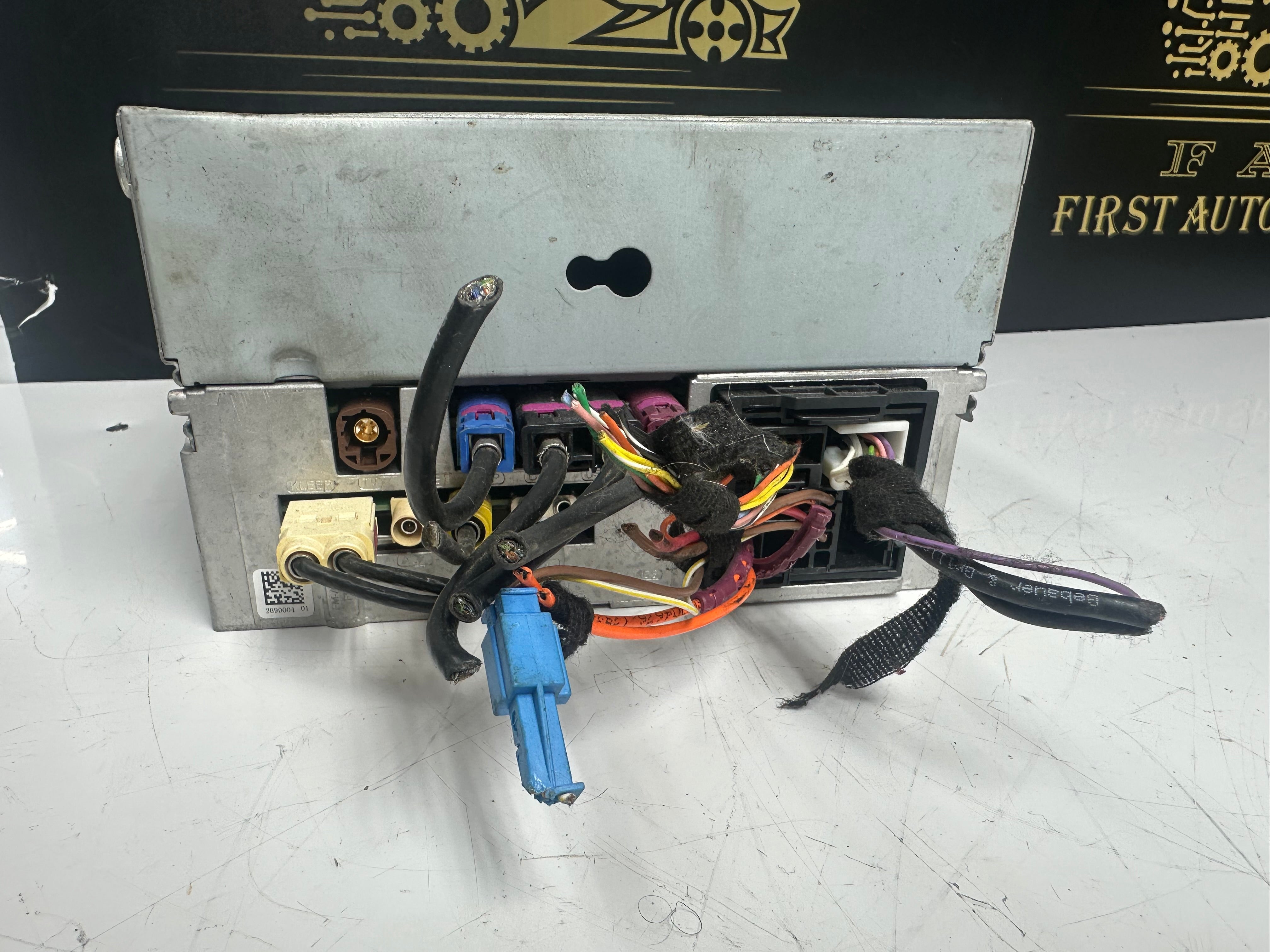 Harman High Command GPS Navigation NTG5 HU5 (A2059008430) (1531551-000)