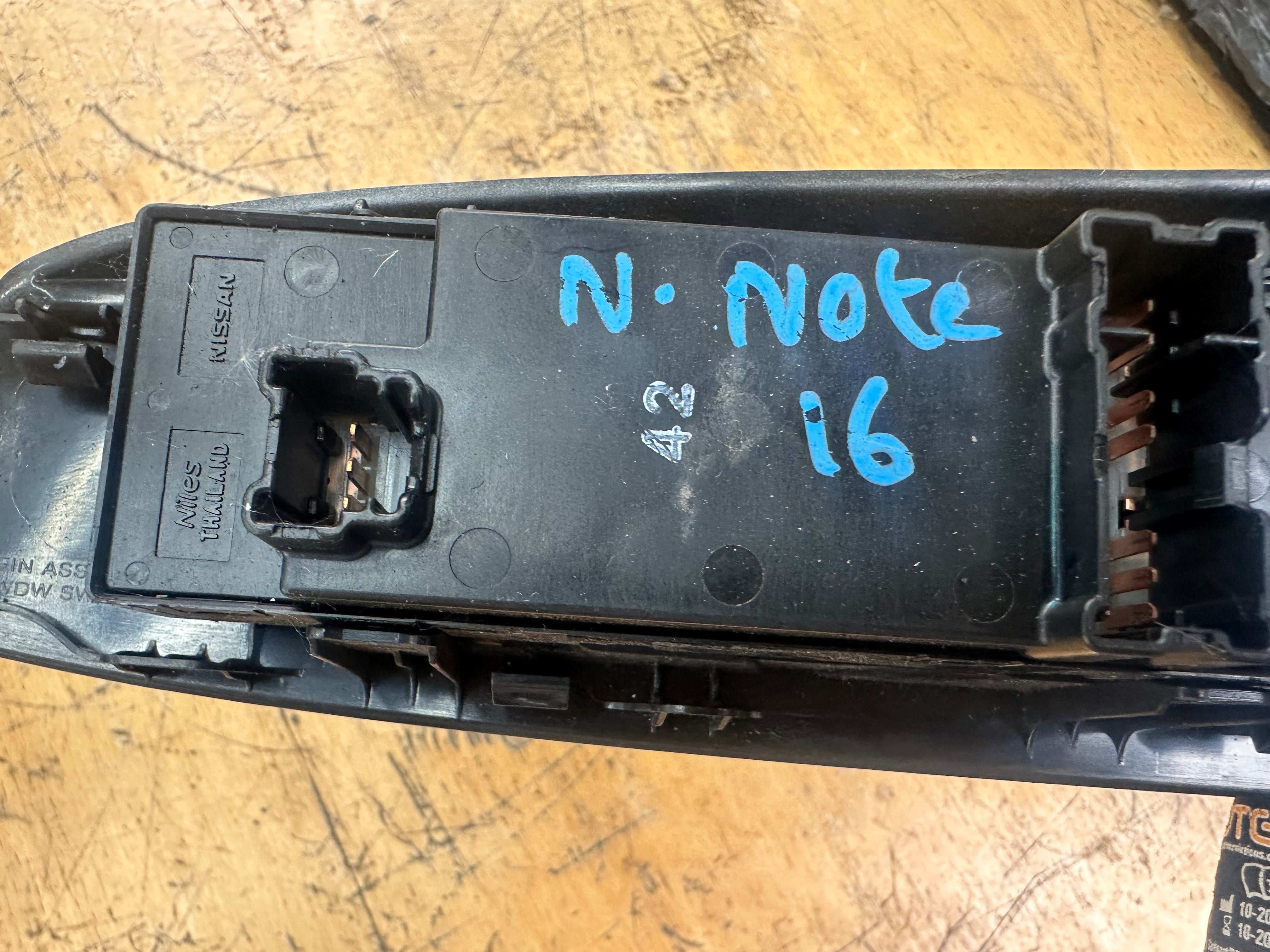 Nissan Note 2014–2019 Right Driver Front Window Control Switches (80960 3BB5A)