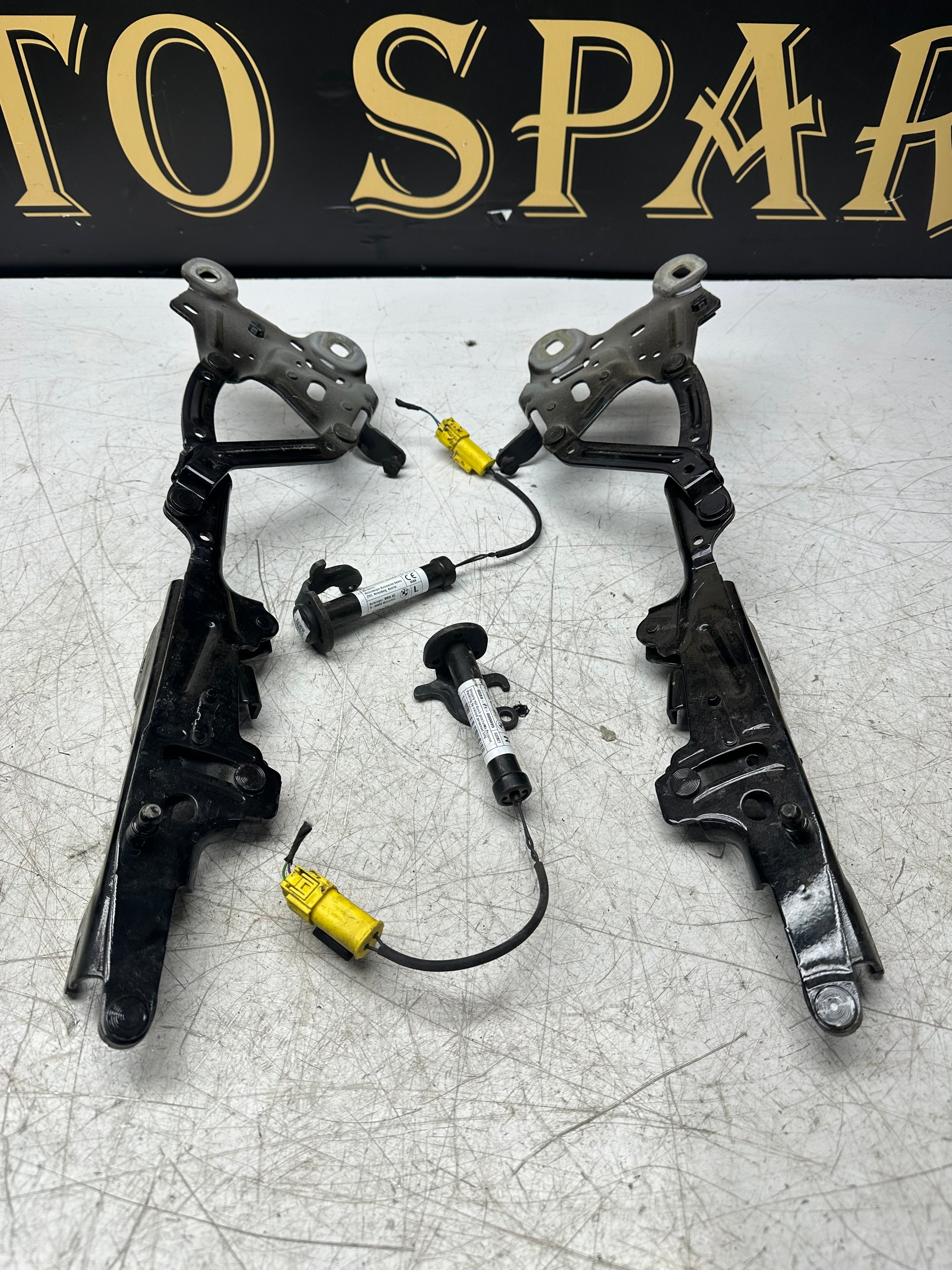 BMW X1 F48 Bonnet Hinge Passenger Side 7329441 – 2015–2022