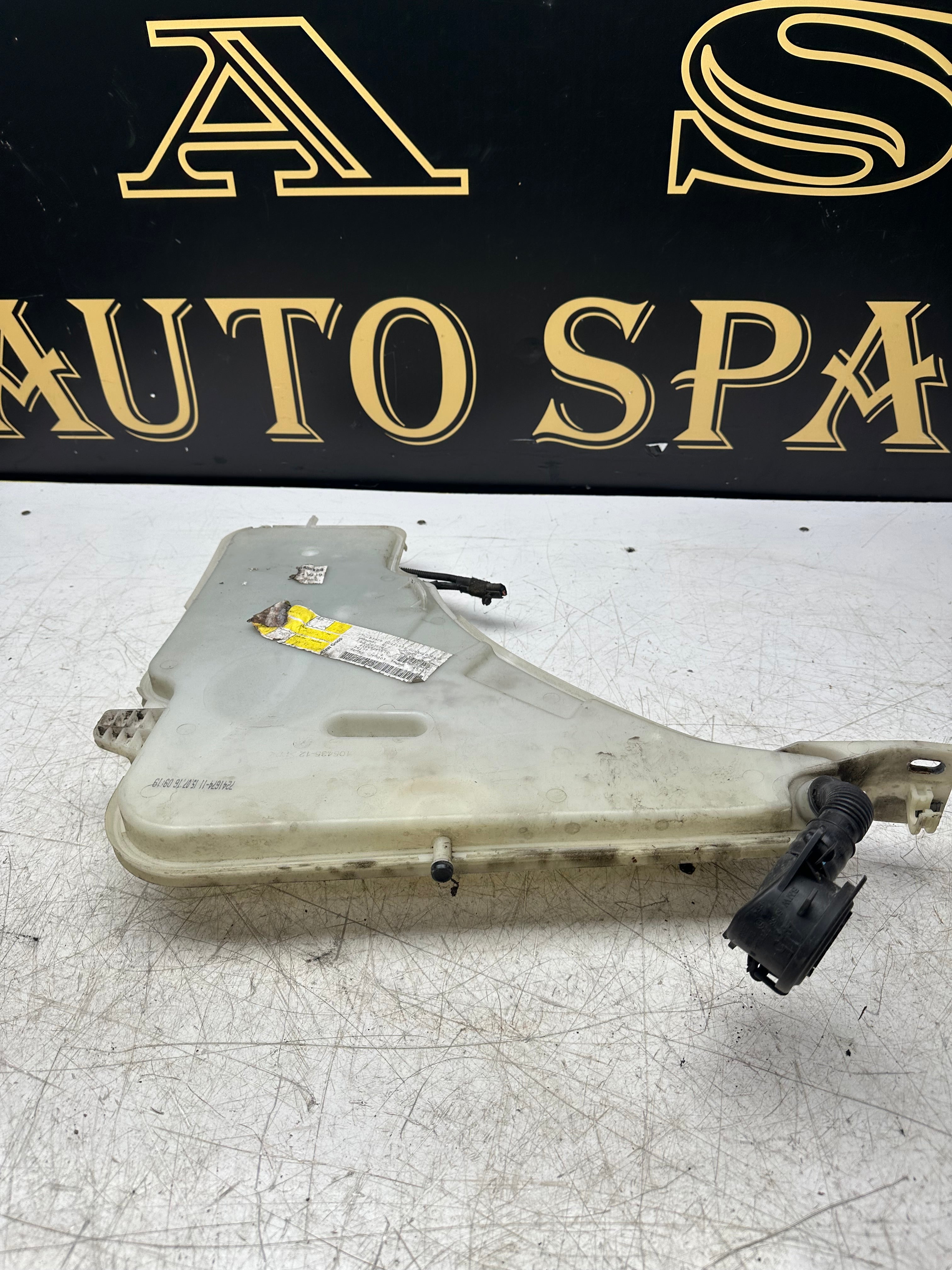 BMW 1 Series F20 Windscreen Washer Bottle /  10543512