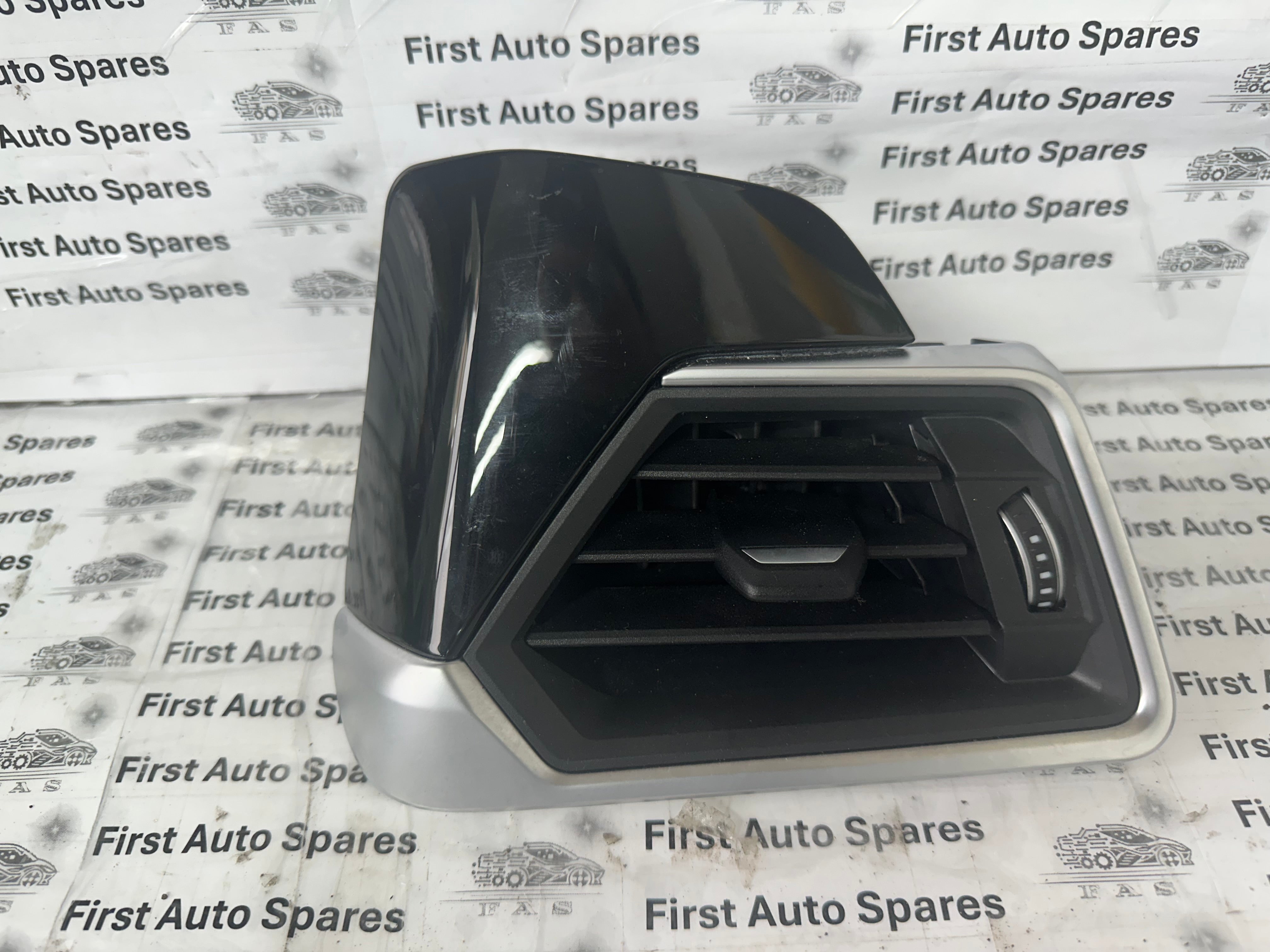 BMW 4 & 3 Series G20 G80 Dashboard Air Vent Grille Right Side (6848619, 9N962471402)