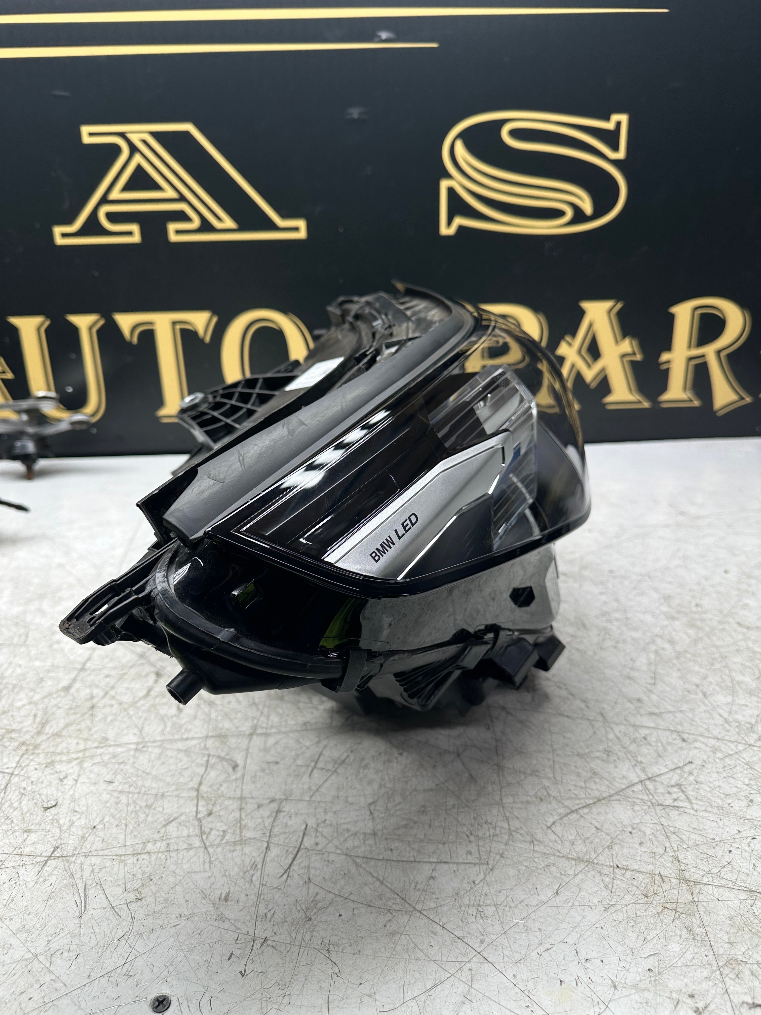 BMW 5 Series G60 LED O/S Driver Headlight Complete with Modules (5A798D4-09)