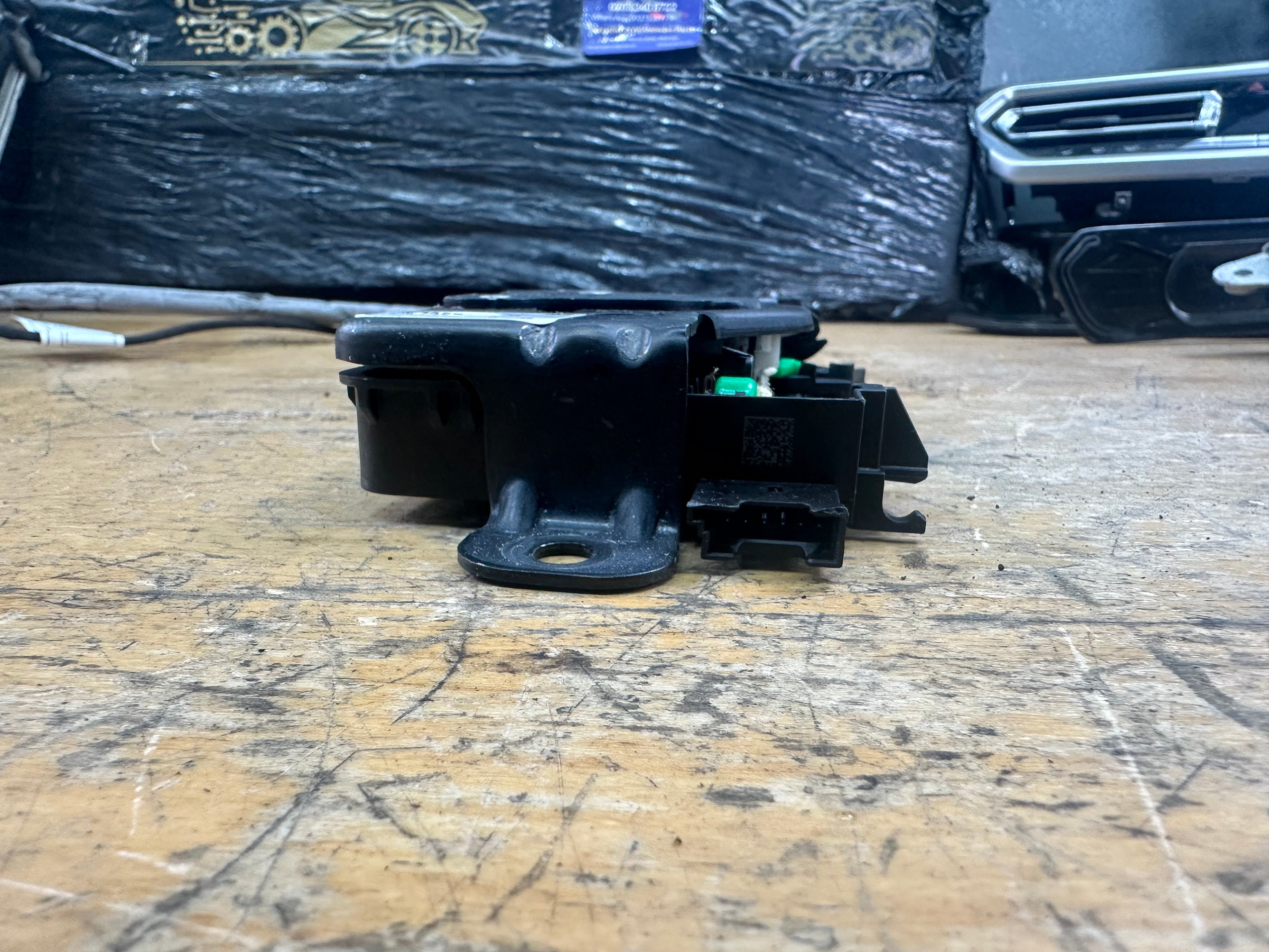 BMW 5 G30 G38 2019 Tailgate Trunk Boot Lock Catch Latch (738356111) (735711219)