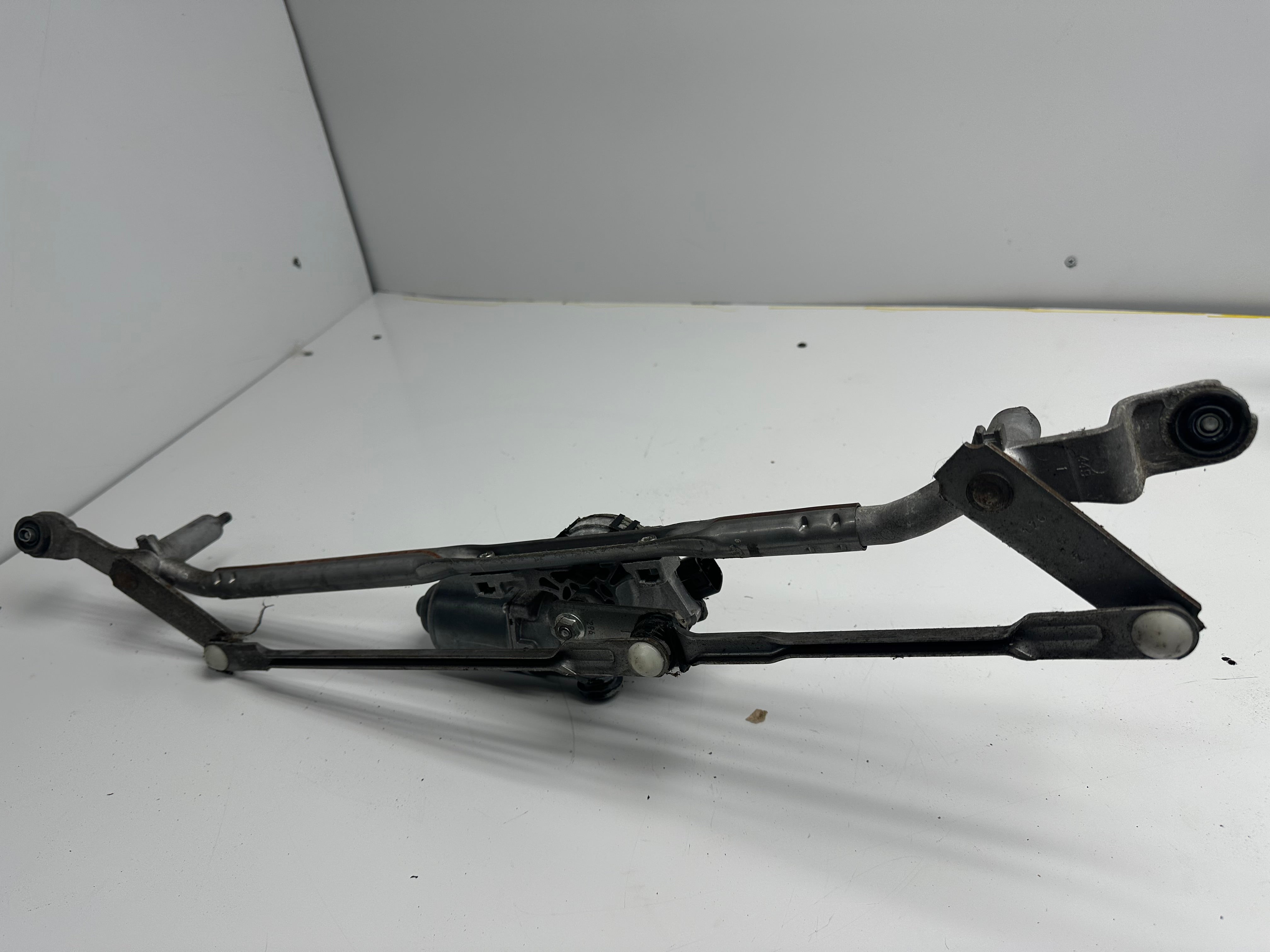 Suzuki Swift SG Front Wiper Motor & Linkage (38110-68L10)