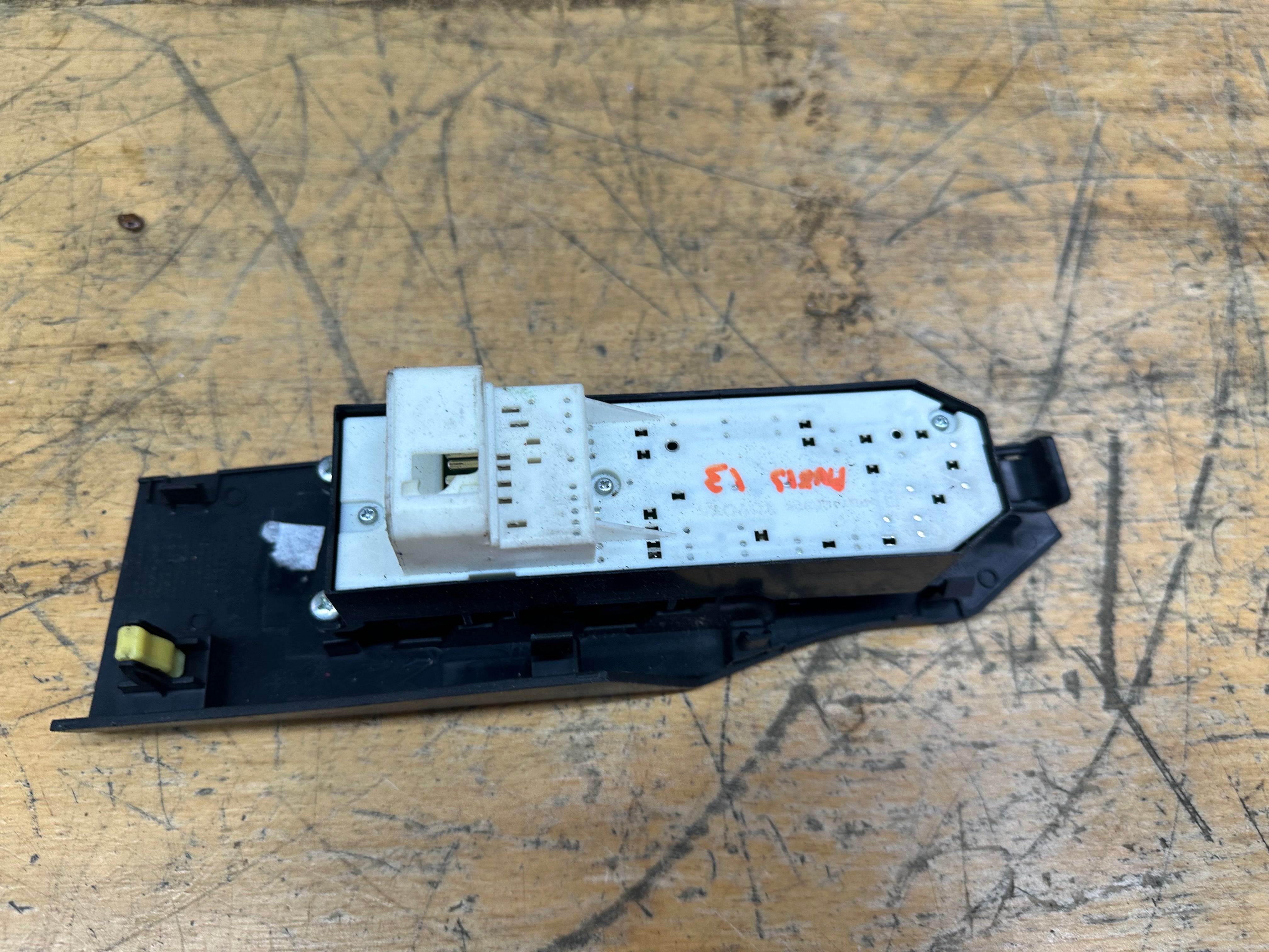 Toyota Auris 2013 Front Right Window Master Control Switch (74231-02D30)