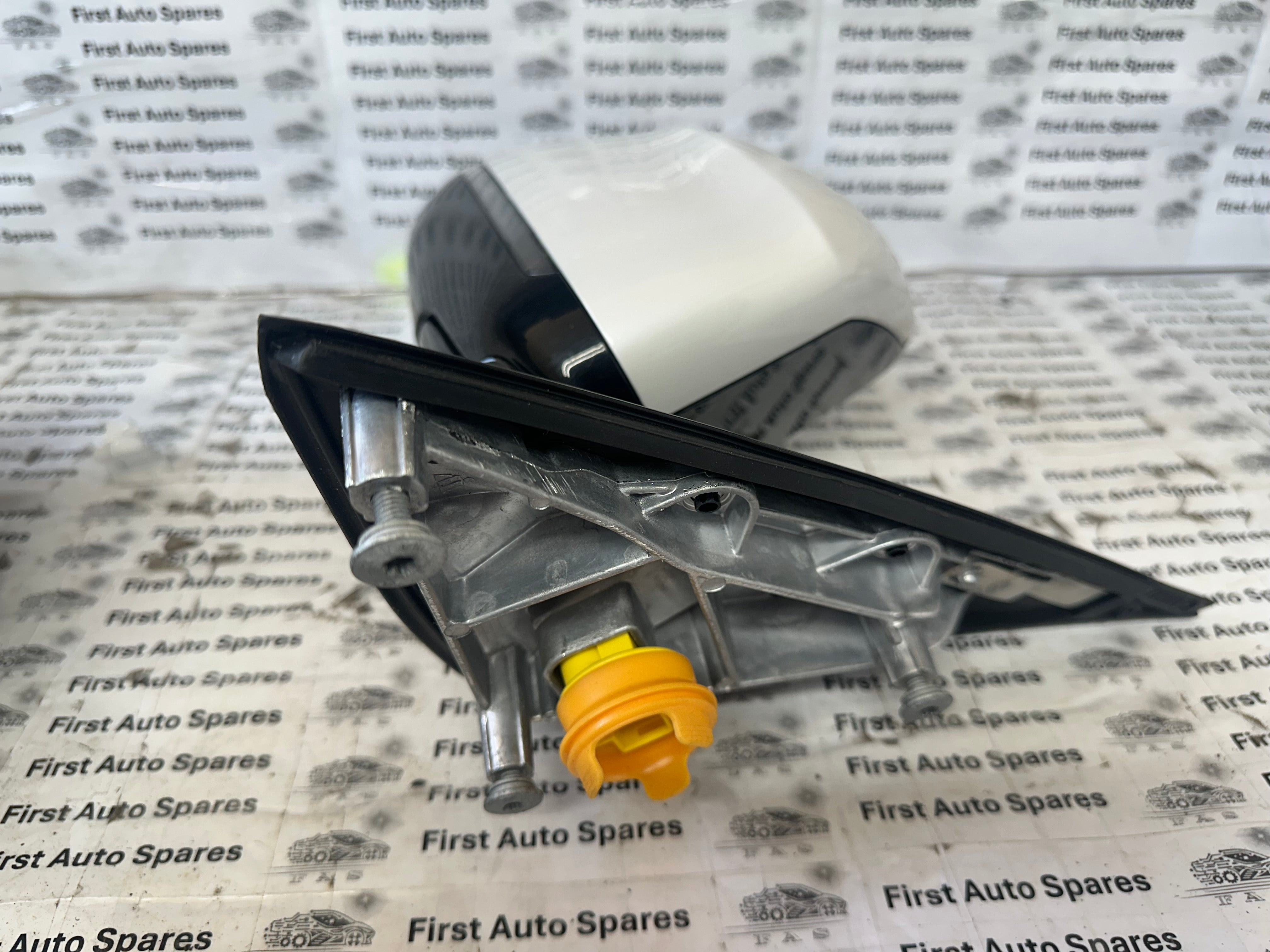 BMW X5 F15 White Right Wing Mirror 5 Pin Power Folding (698002AA)