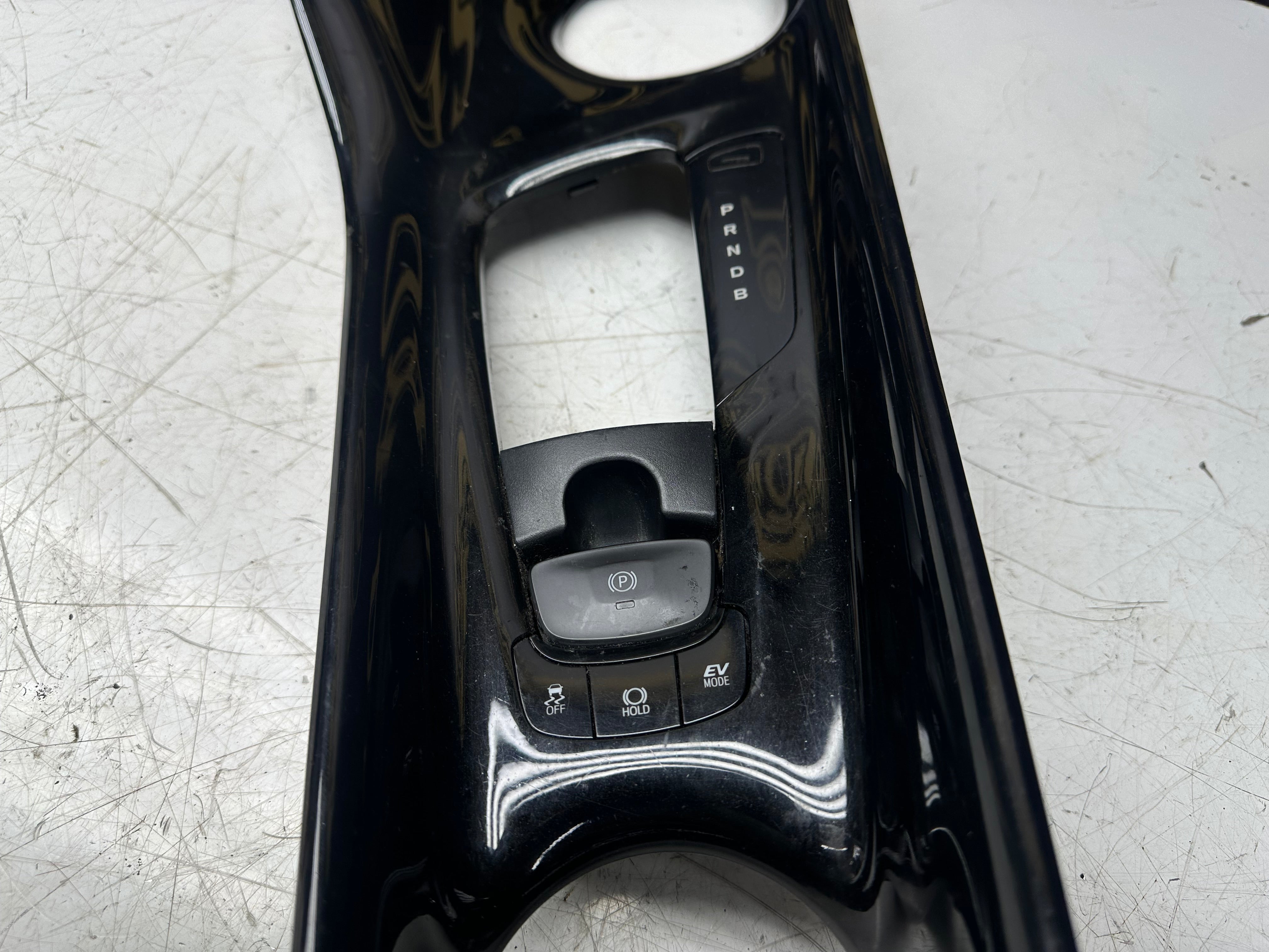 Toyota C-HR 2016–23 RHD Center Console (58804F4021)(76K512-RHD)(CZ049-1 13723031)