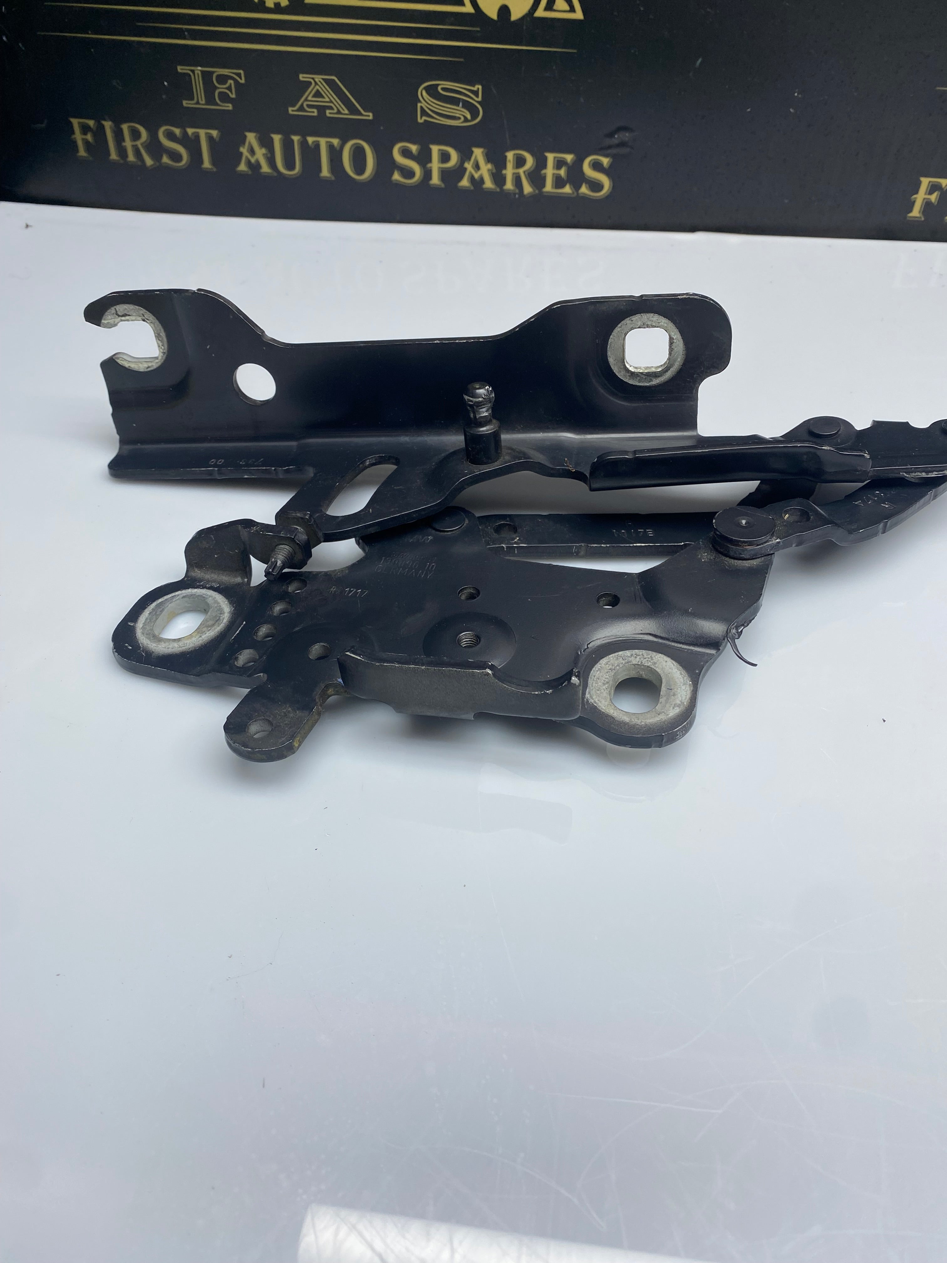 BMW 3 Series Front Right Side Bonnet Hood Hinge (13989610)