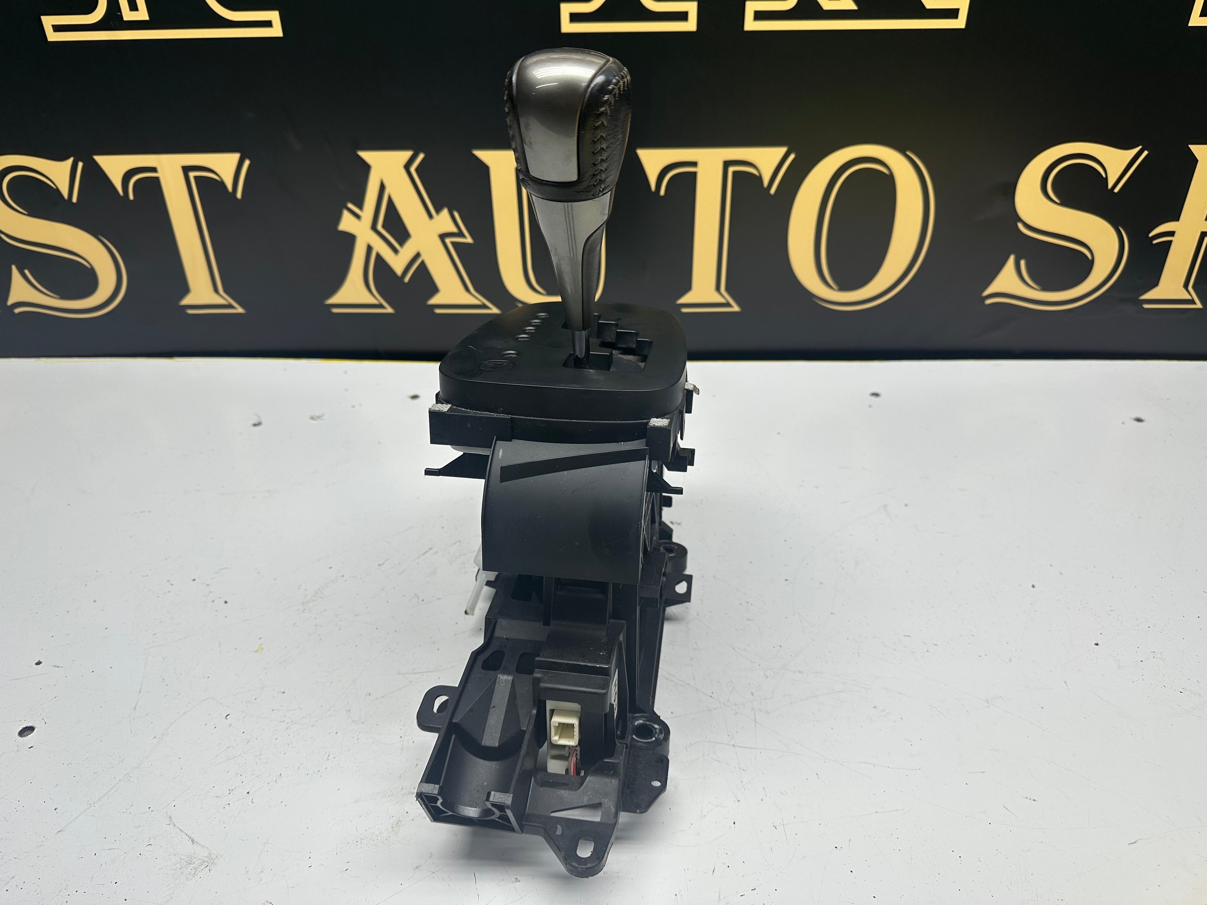 Toyota Yaris 2016 Mk3 Automatic Gearstick Assembly (52160/RH)