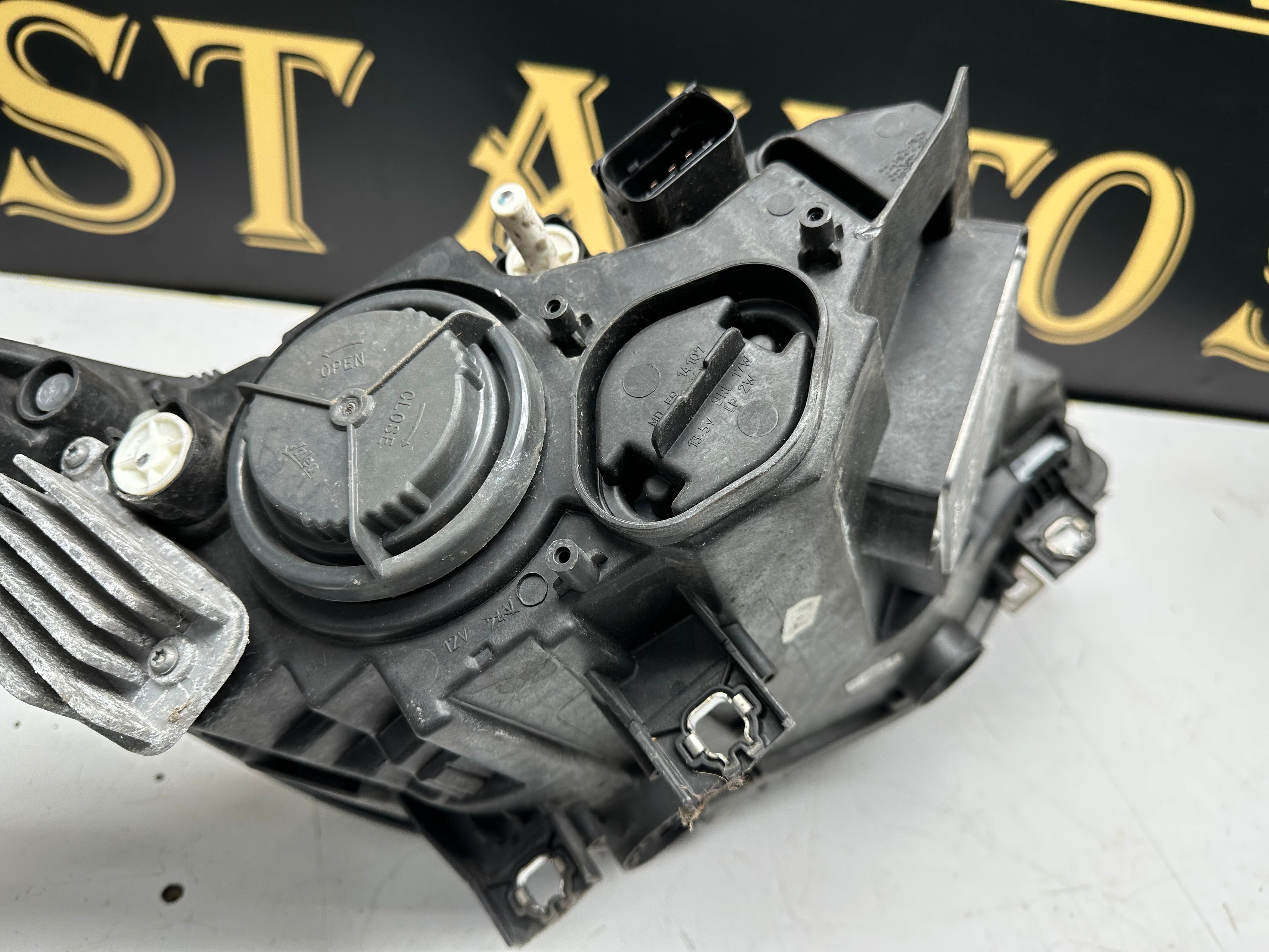 BMW i3 2017 Left Halogen Headlight 7295671 (63.11-7295671-12)