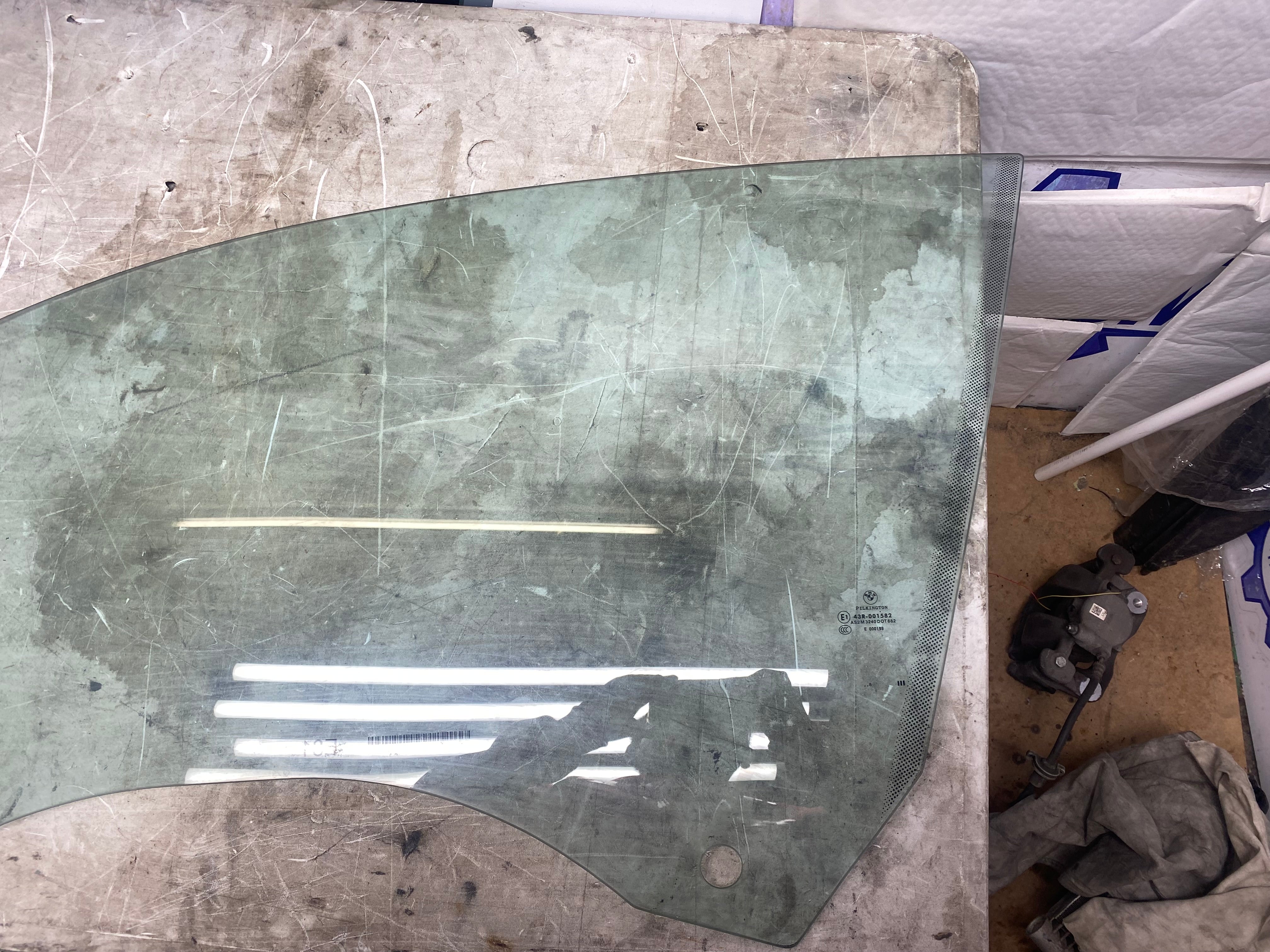 BMW 1 Series E81 Front Passenger Side Window Glass 2006–2012