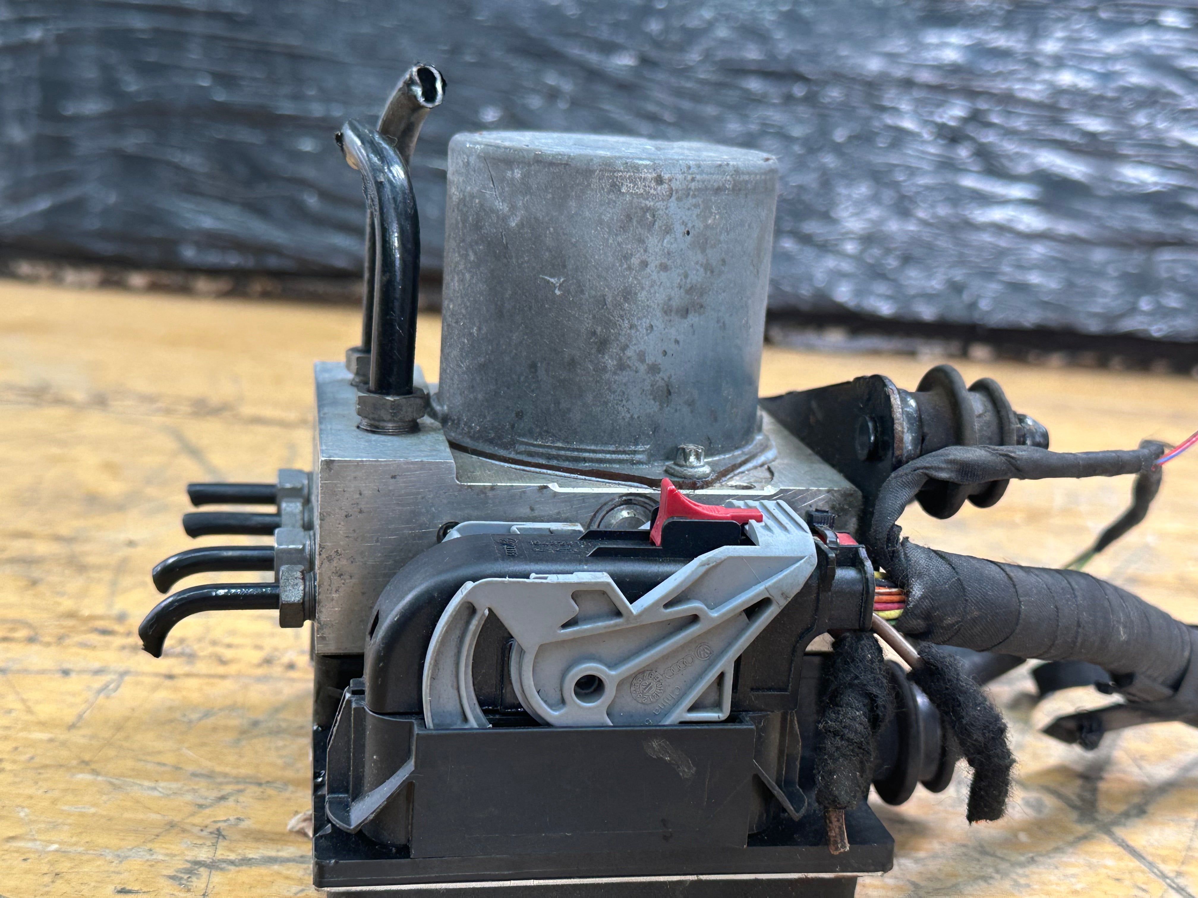 Audi A4 2014 2.0 ABS Pump Module (8K0907379CH)