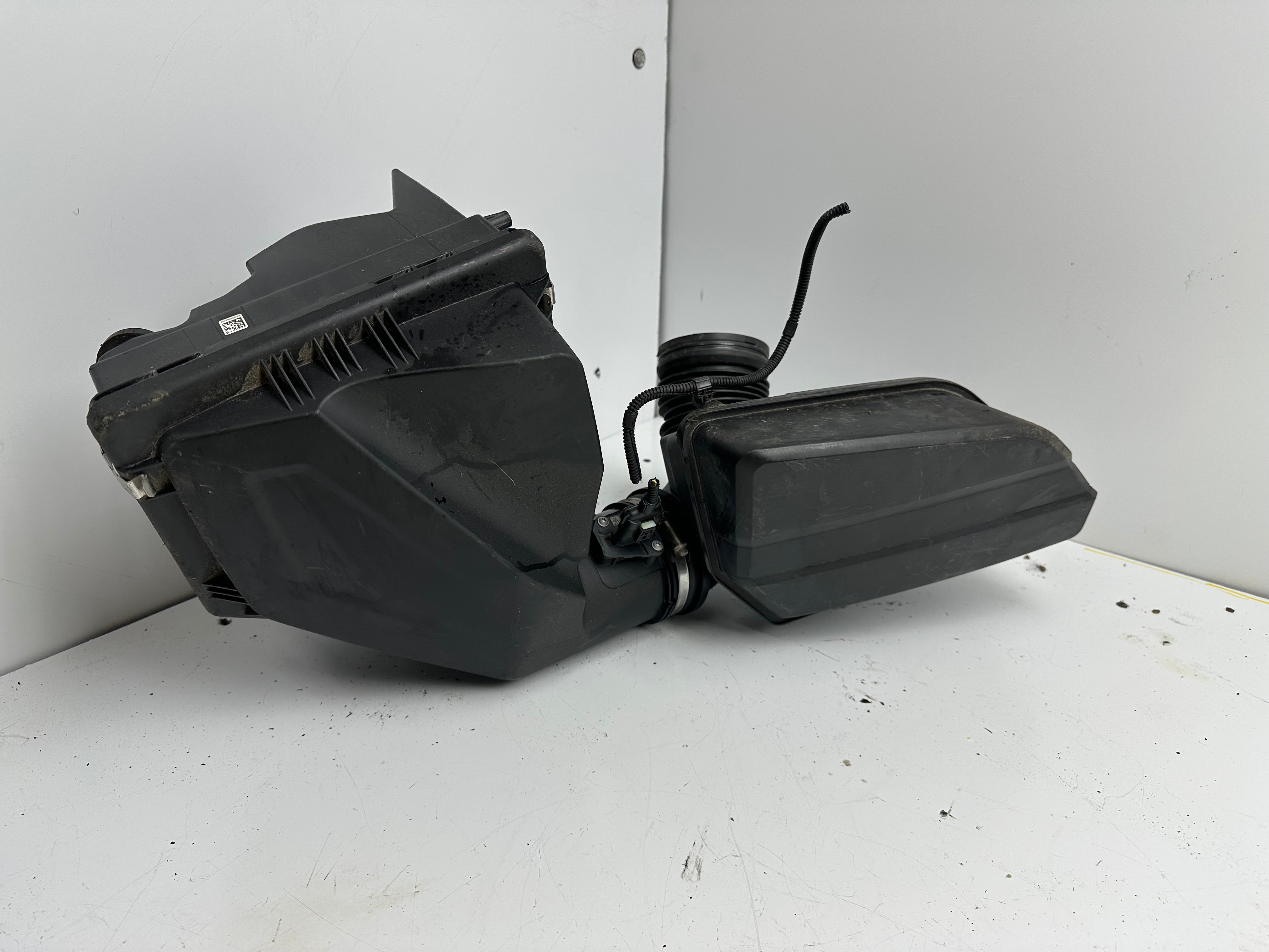 BMW 3 & 4 Series Intake Silencer Air Filter Box (180263-10) (AD858042402)