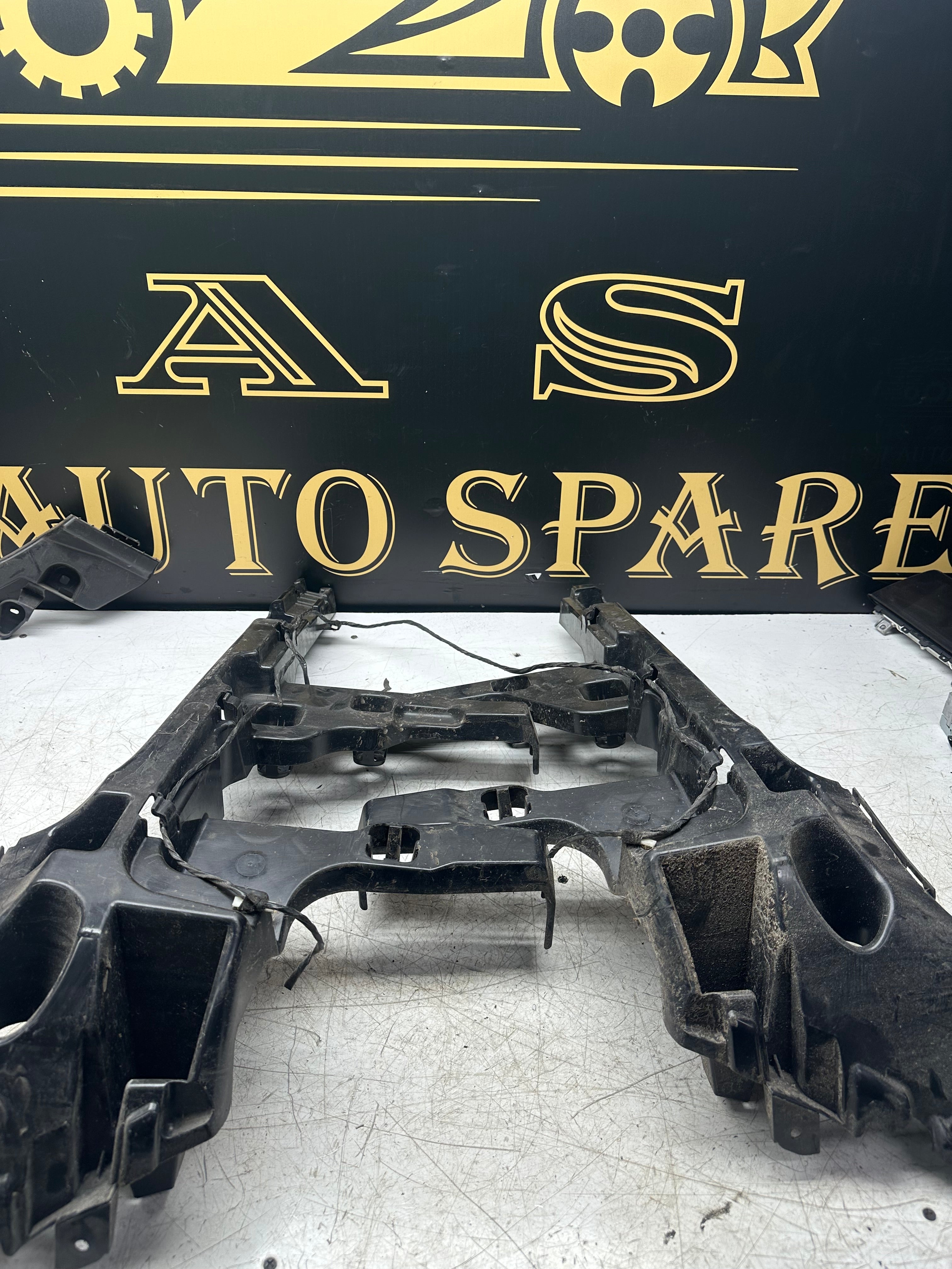 Mini One / Cooper F56 F55 Rear Bumper Mounting Bracket (7318756)