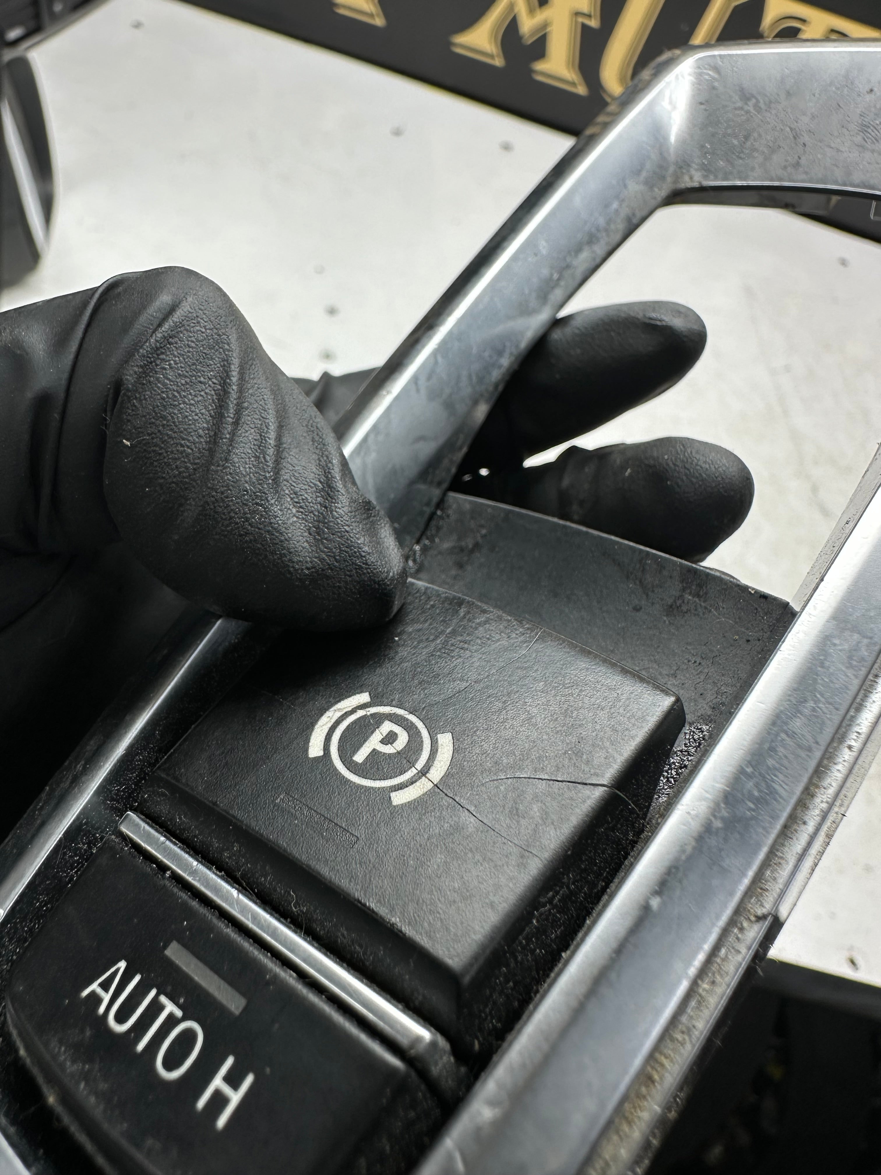 BMW X5 F15 2014 Hand Parking Brake Switch (9355232-01) (105075070R)