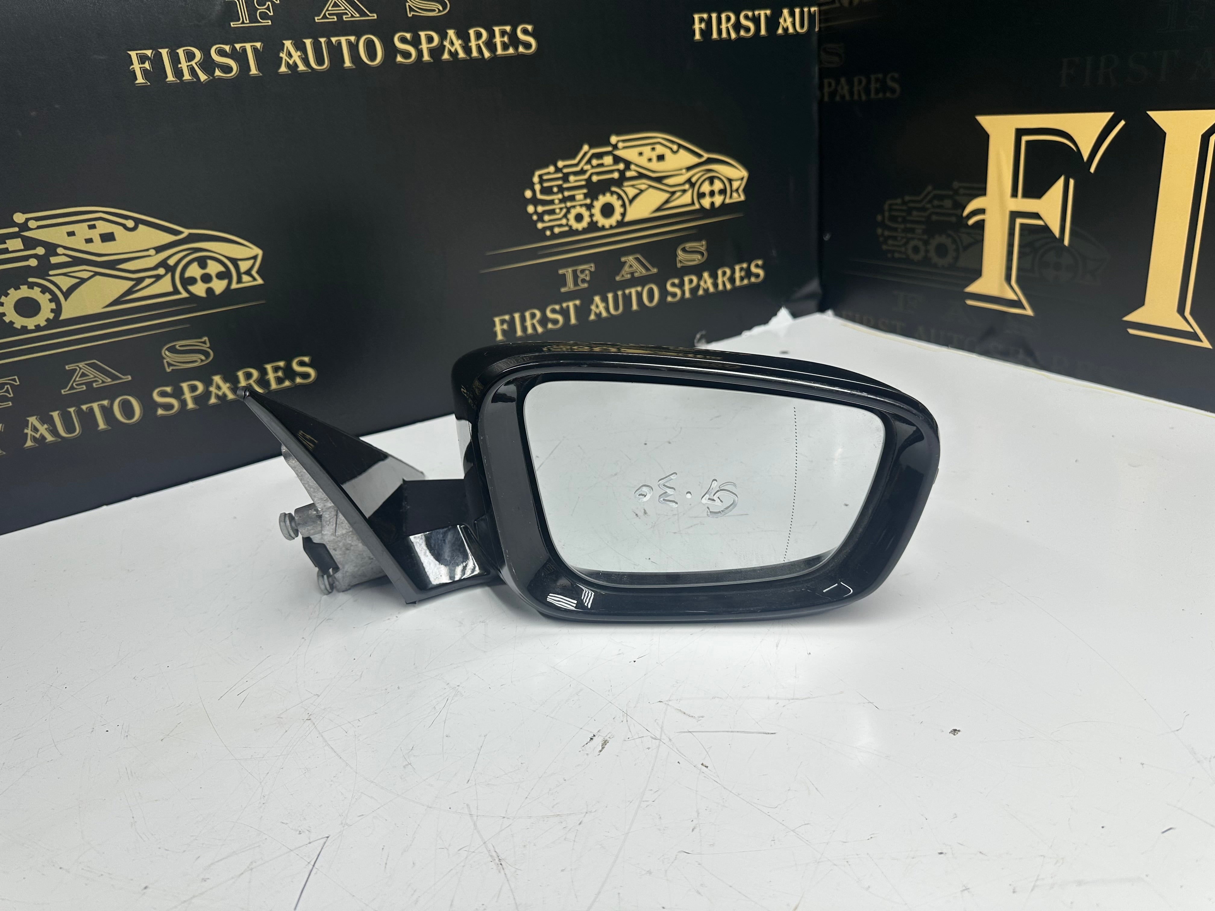 BMW 5 Series G30 Right Wing Mirror 6 Pins Plug (F0184102U668B)