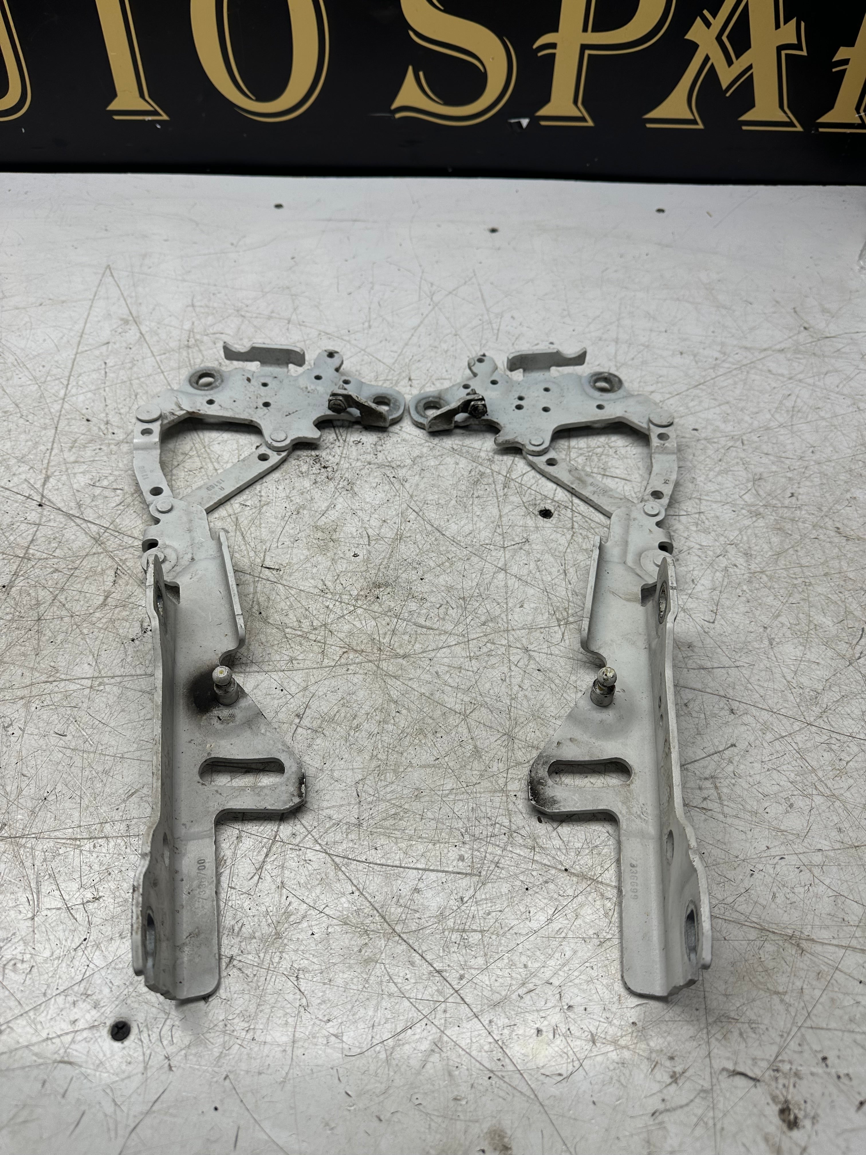 BMW 3 Series F30 Bonnet / Hood Hinges  (13989610)