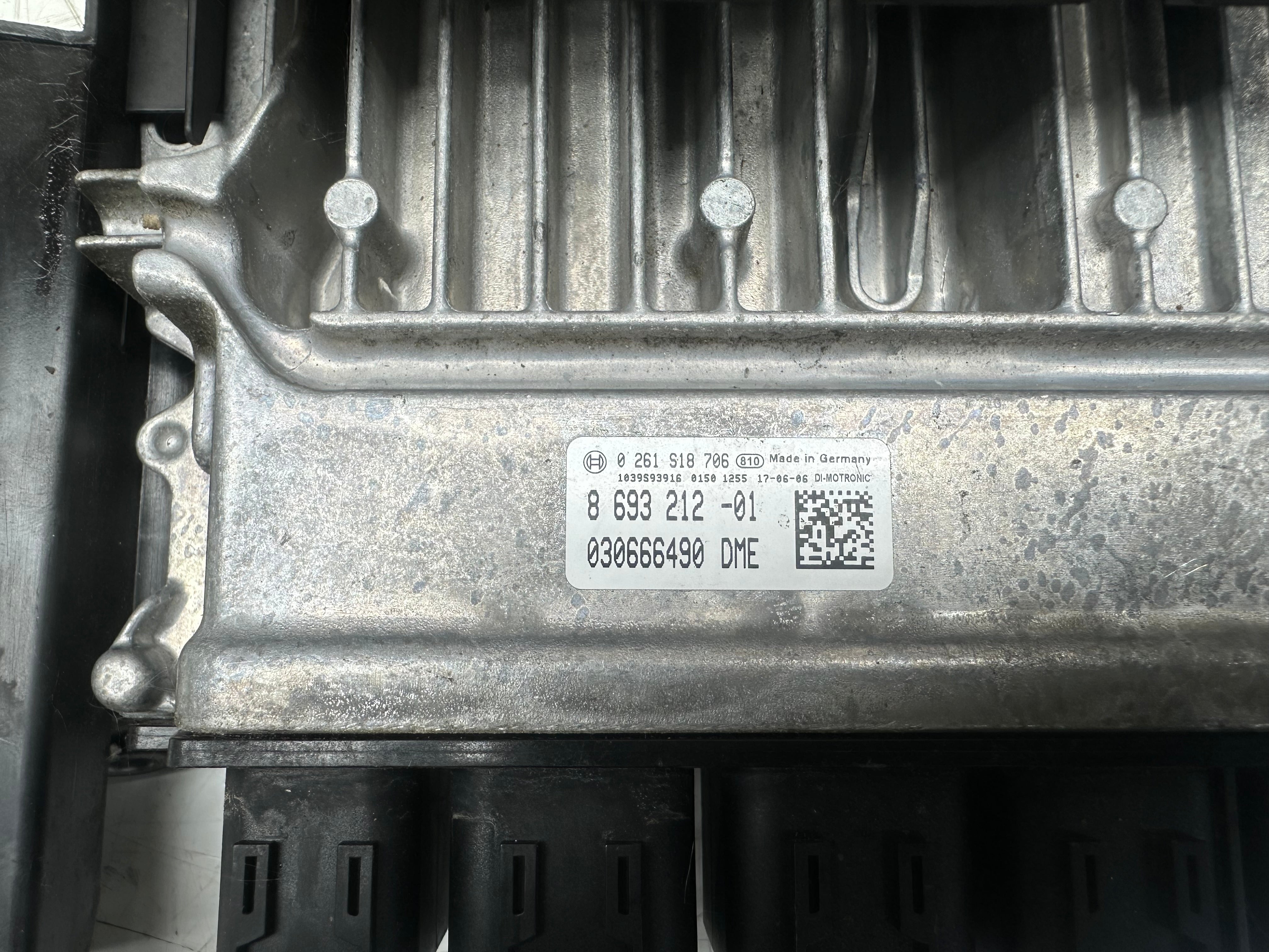 BMW Computer ECU (8693212-01) (0261S18706)
