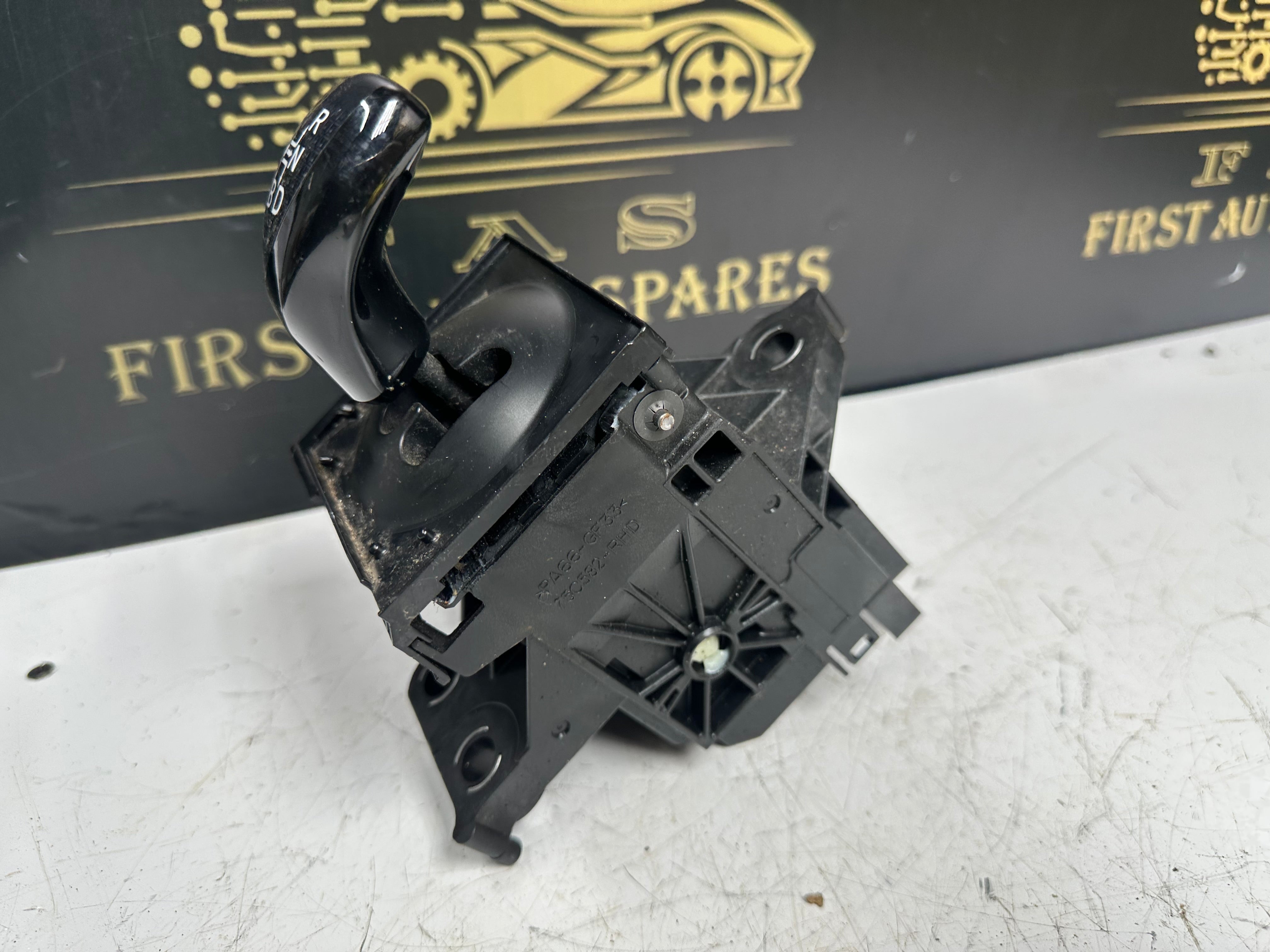 Toyota Auris 2015 Automatic Gear Selector (75C582-RHD) (>PA66-GF3<) (75G187)