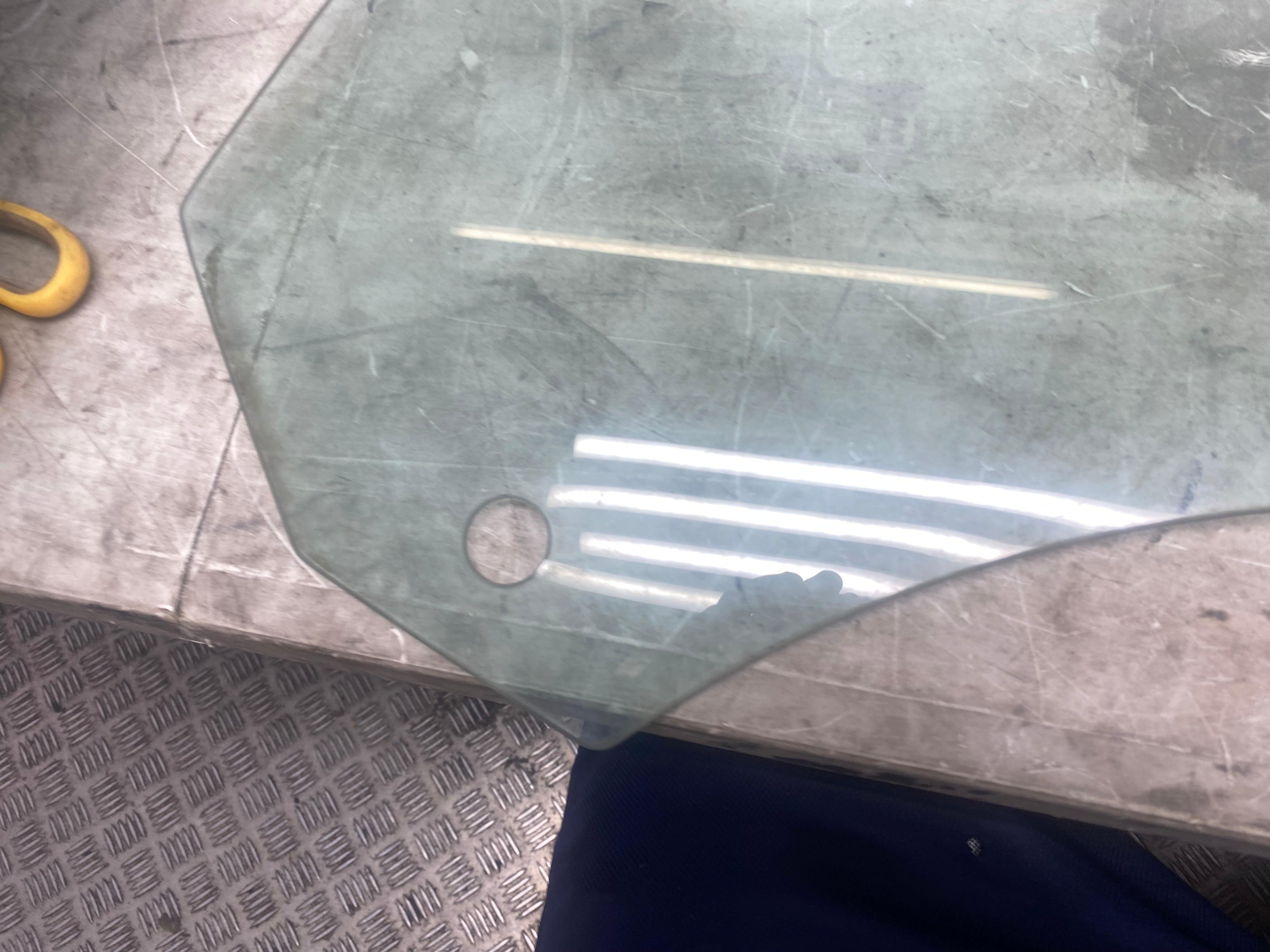 BMW 1 Series E81 Front Passenger Side Window Glass 2006–2012