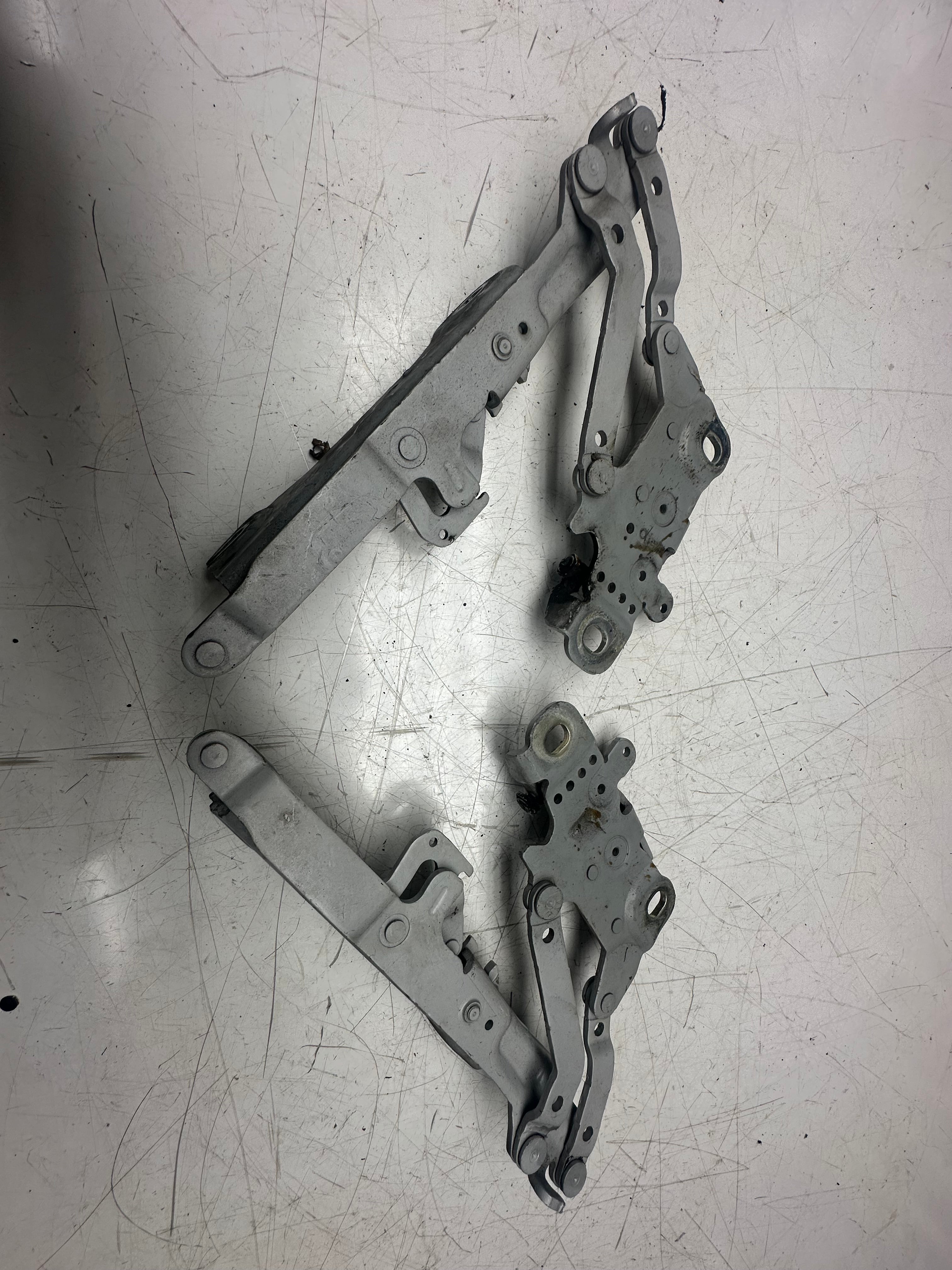 BMW 3 Series Both Bonnet Hinges Set Right & Left (139896 10) (7239415) (7239416)