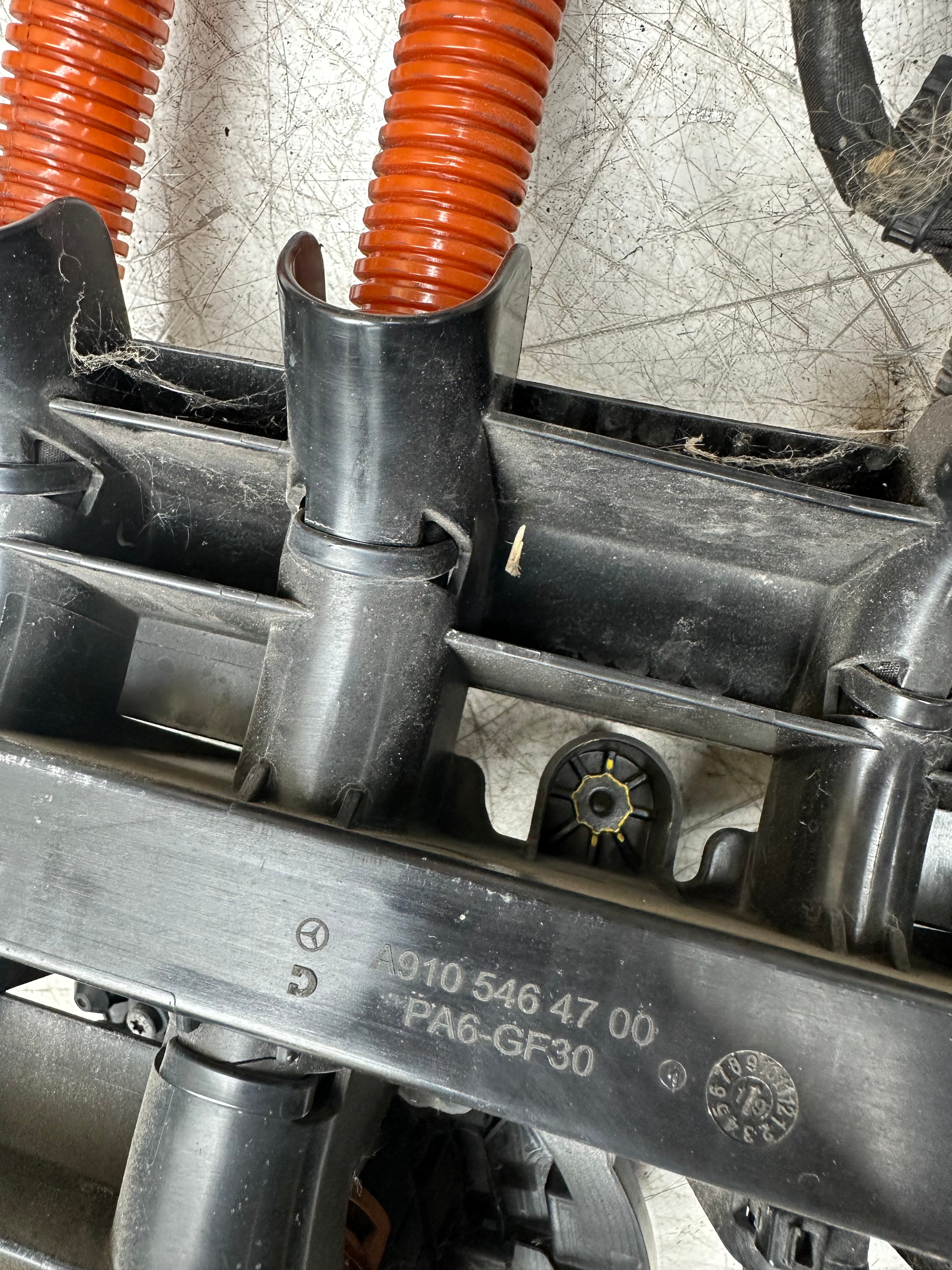 Mercedes Sprinter B910 L2H2 Electric Battery Charging Port – A9105406055