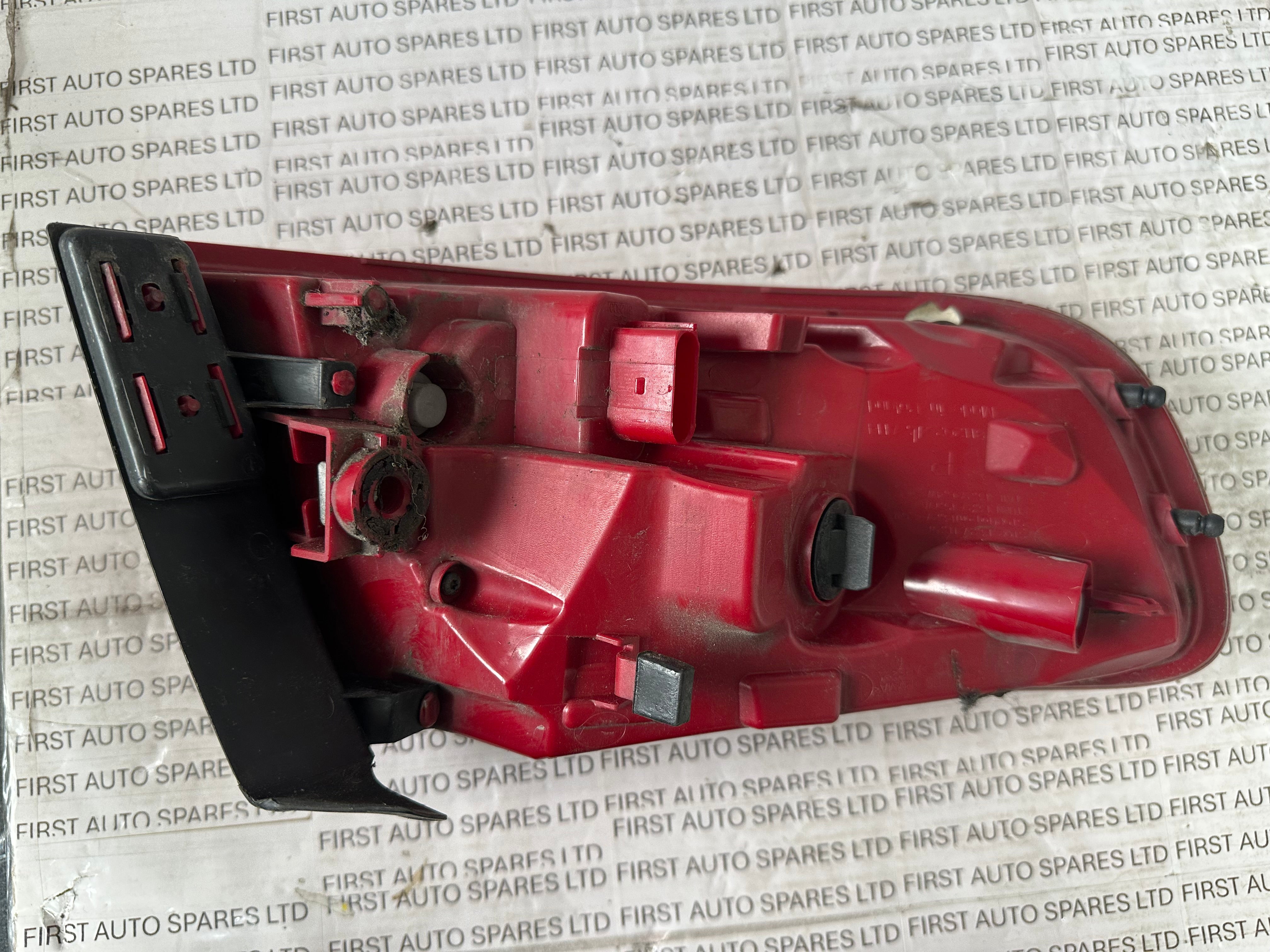 Audi A4 2015 Right Rear Tail Light (8K9 945 096 D)