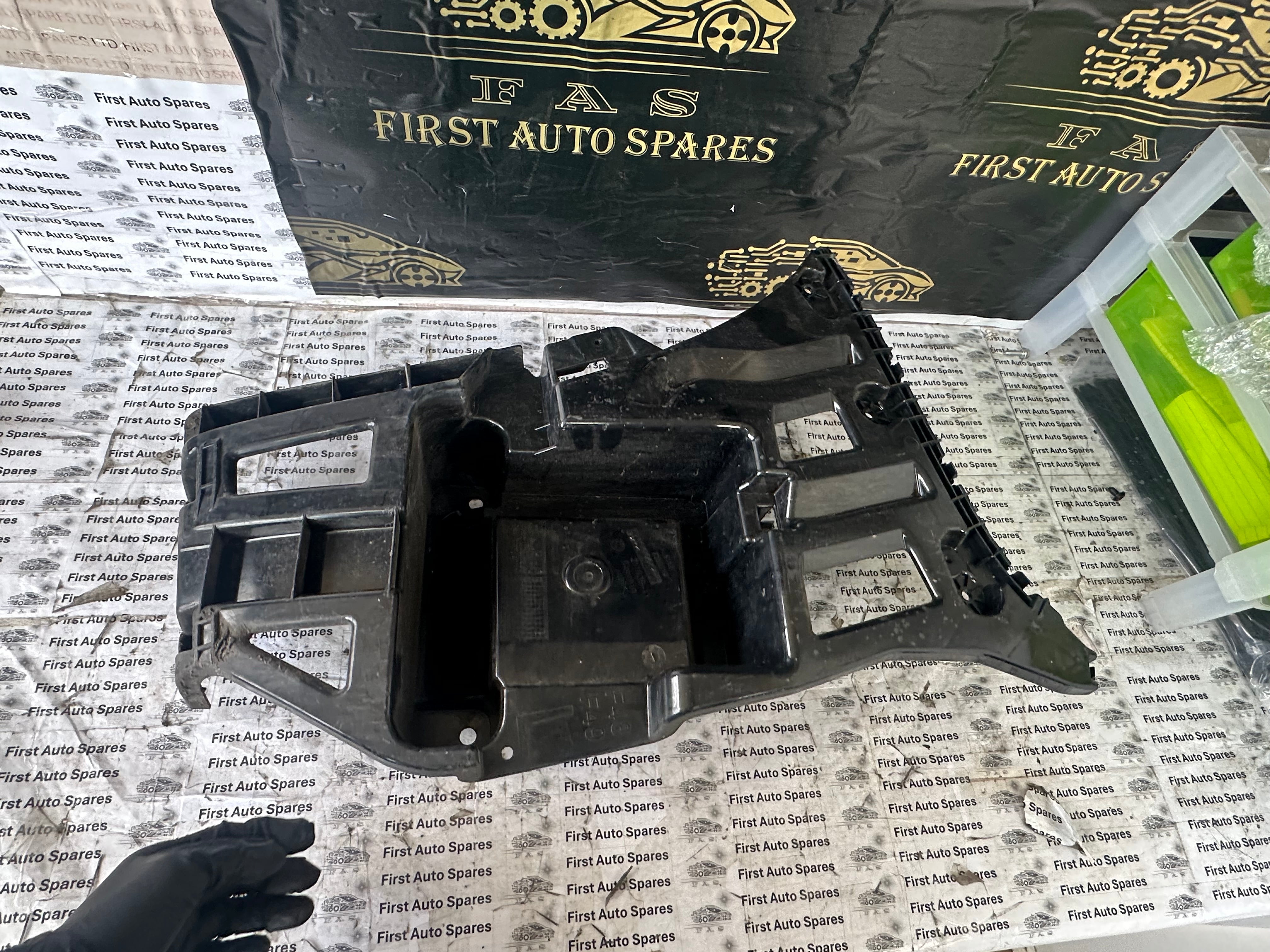 BMW X1 F48 F49 Passenger Left Rear Bumper Mount Bracket (7332317)