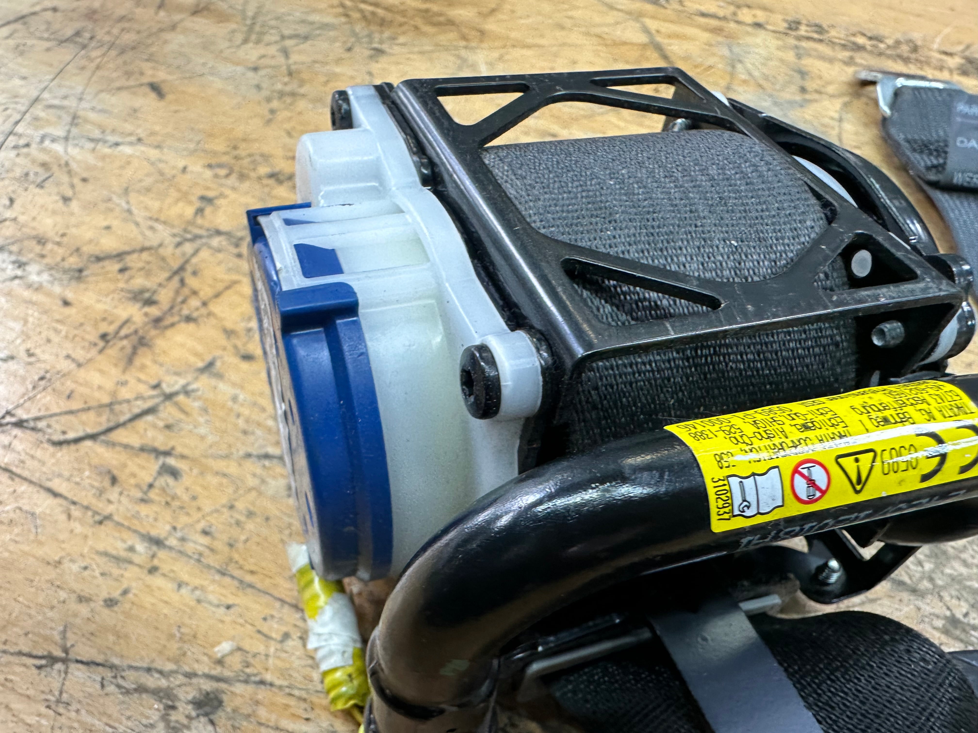 Toyota C-HR 2017-2023 Front Right Driver Side Seat Belt (73210-F4010) (1097376-AA)