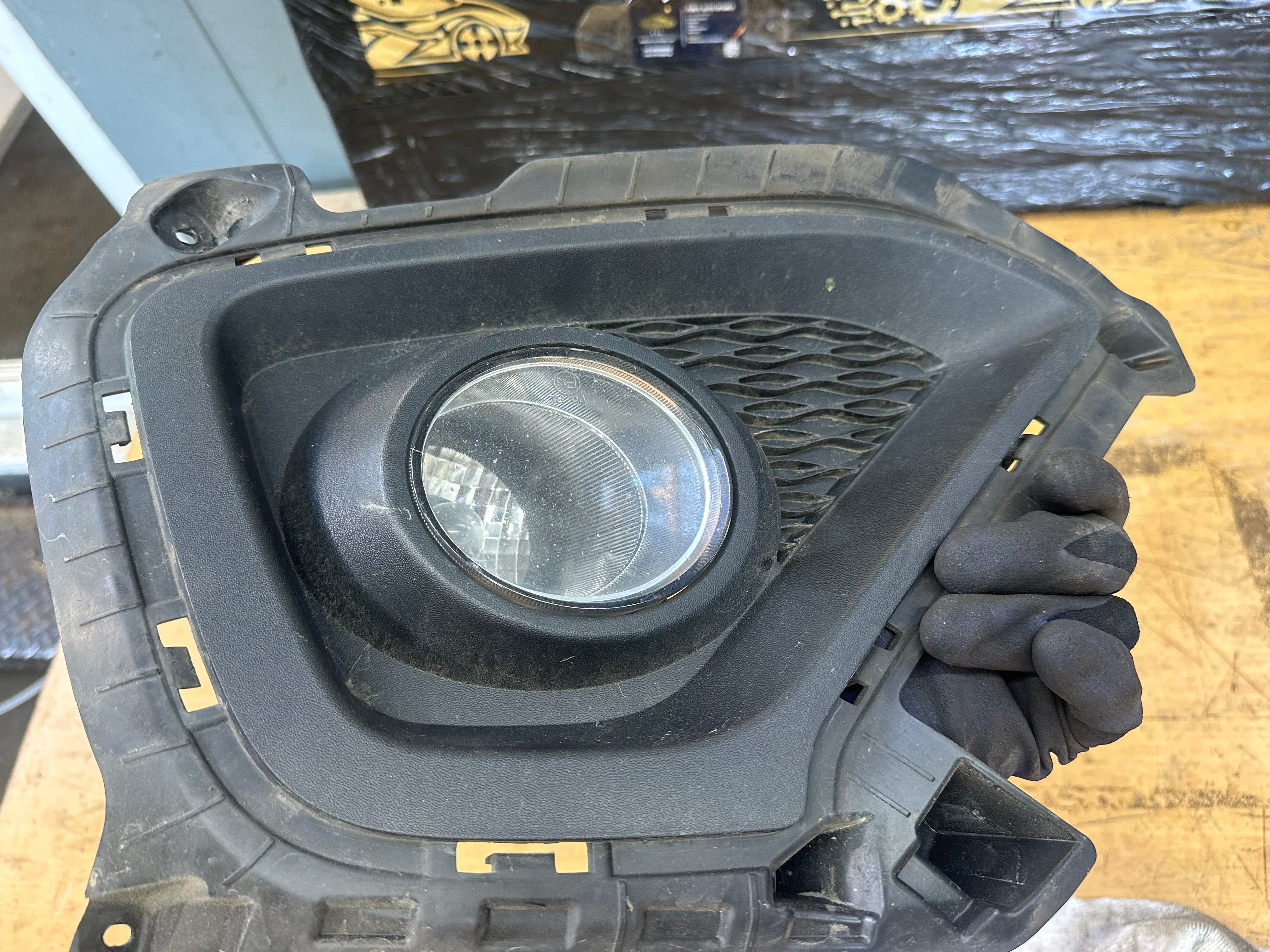 Hyundai i10 2014 Left Passenger Front Fog Light & Surround Trim (92201-B9000)