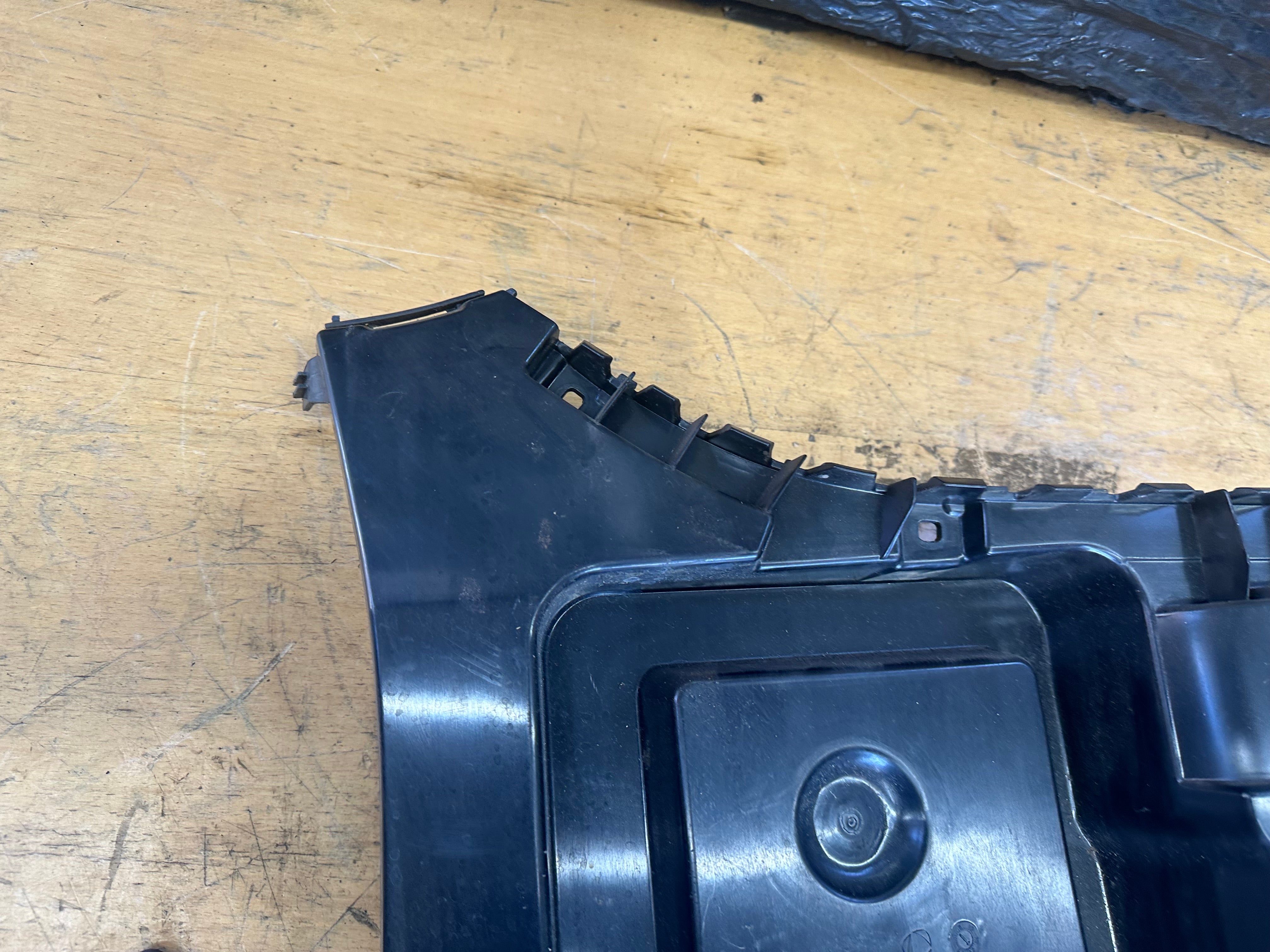 BMW 6 Series F12 F13 2011–2019 Bumper Bracket Right Rear O/S/R (7223166)