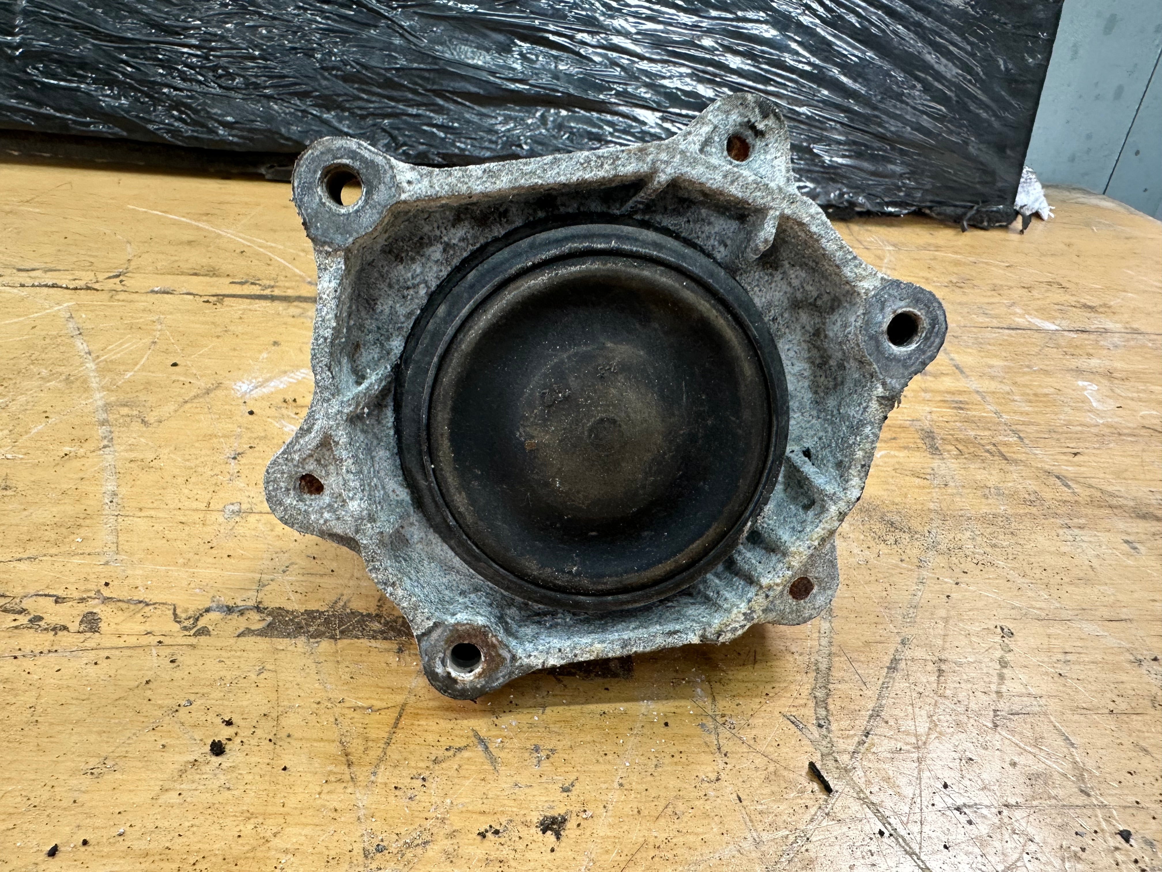 BMW 1, 3, 4 Series Right Side Engine Mount (6859412-01)