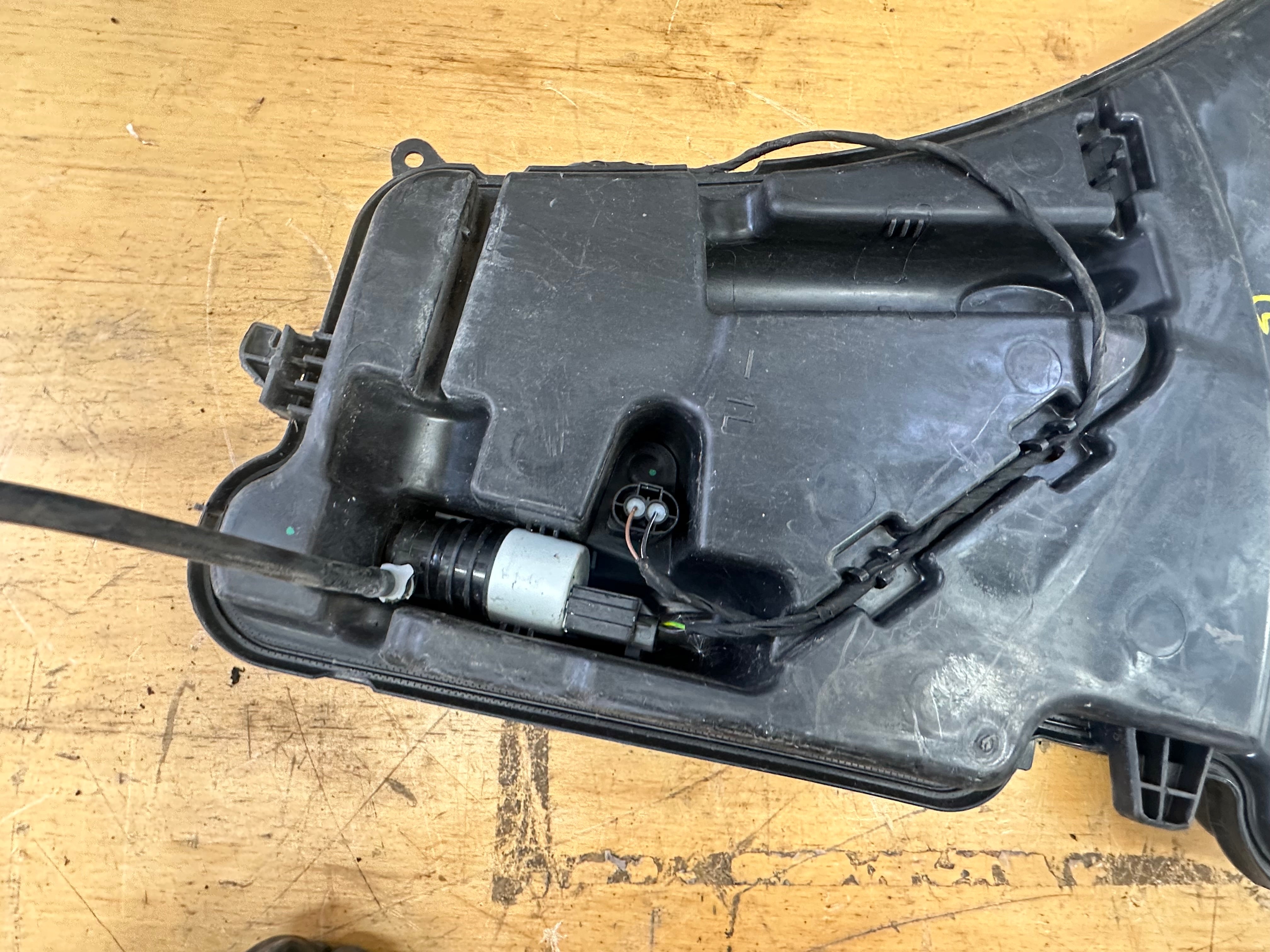 BMW 5 Series G30 Windscreen Washer Bottle (105435-12) (105435) (7377035)