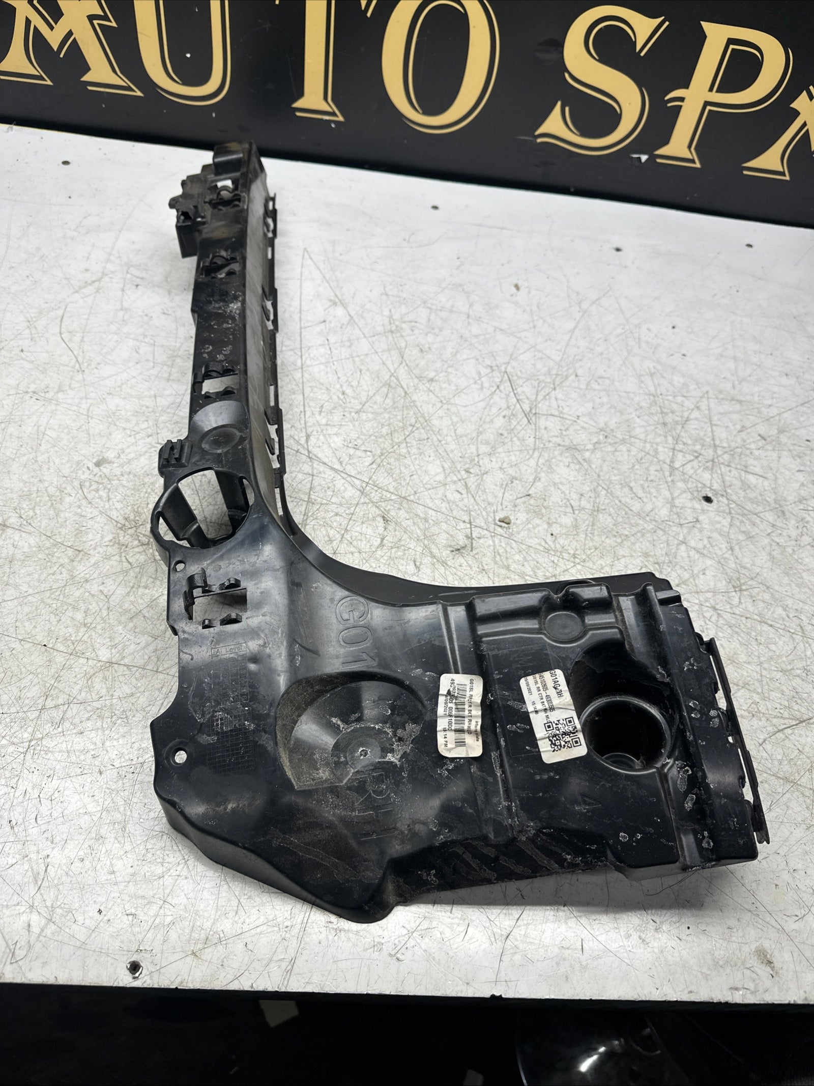 BMW G01 LCI Rear Right Mount Bracket Lateral 945102605 – 2021–2024