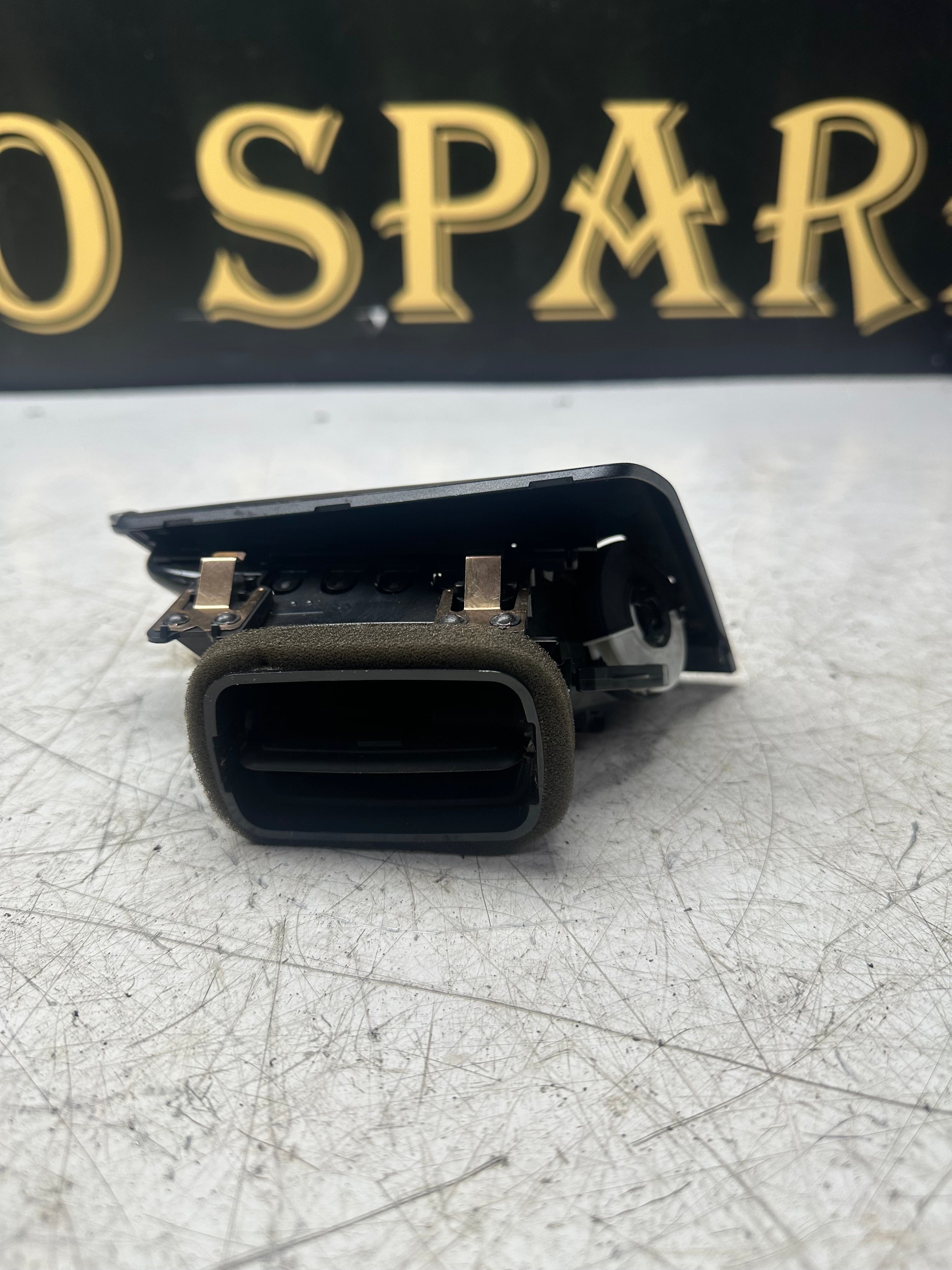 BMW 2 Series F45 M Sport Dashboard Air Vent – Right Outer (2014–2018)(9287292)