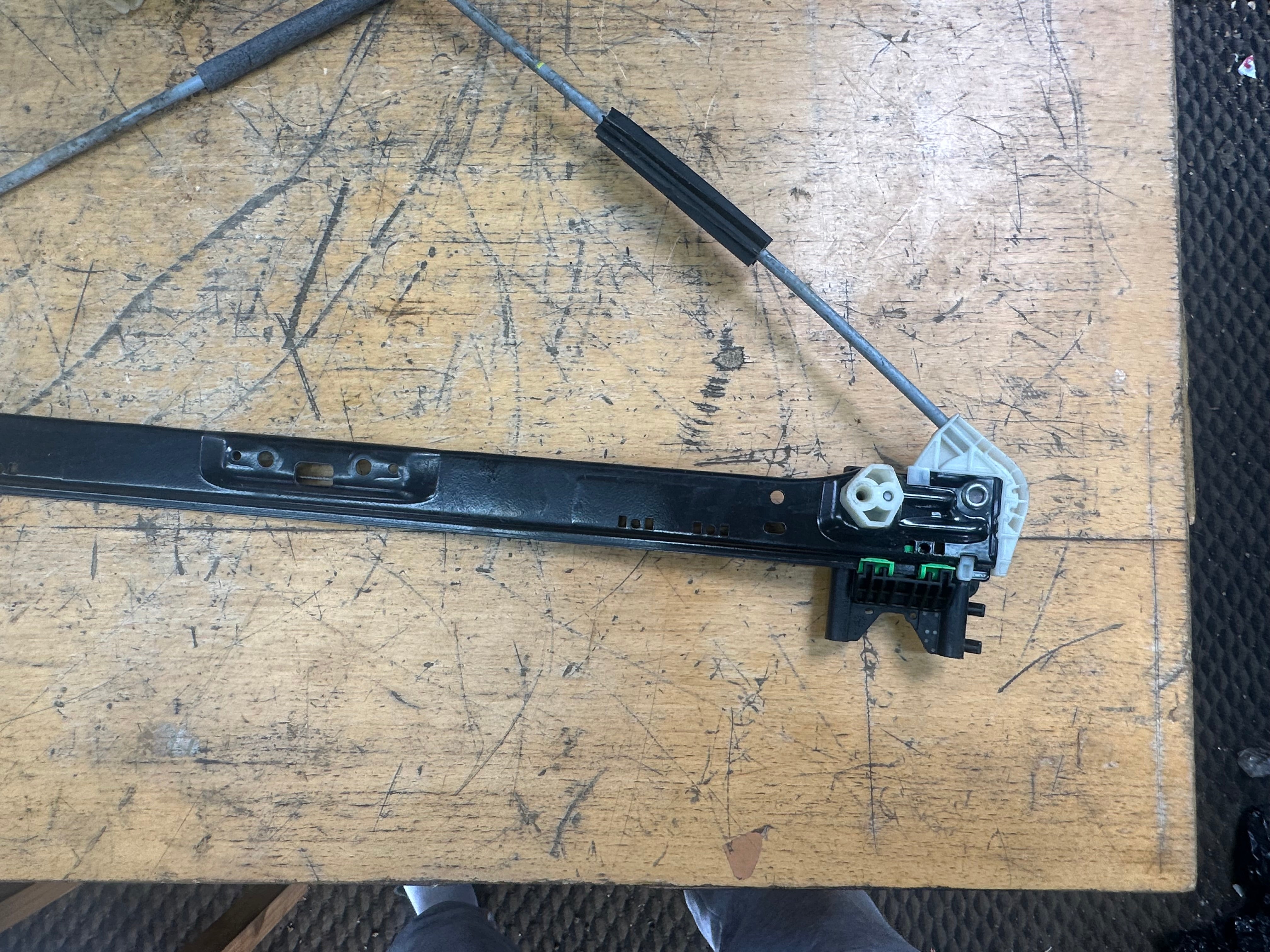Range Rover Sport Right Driver’s Front O/S/F Window Regulator (0130822783)