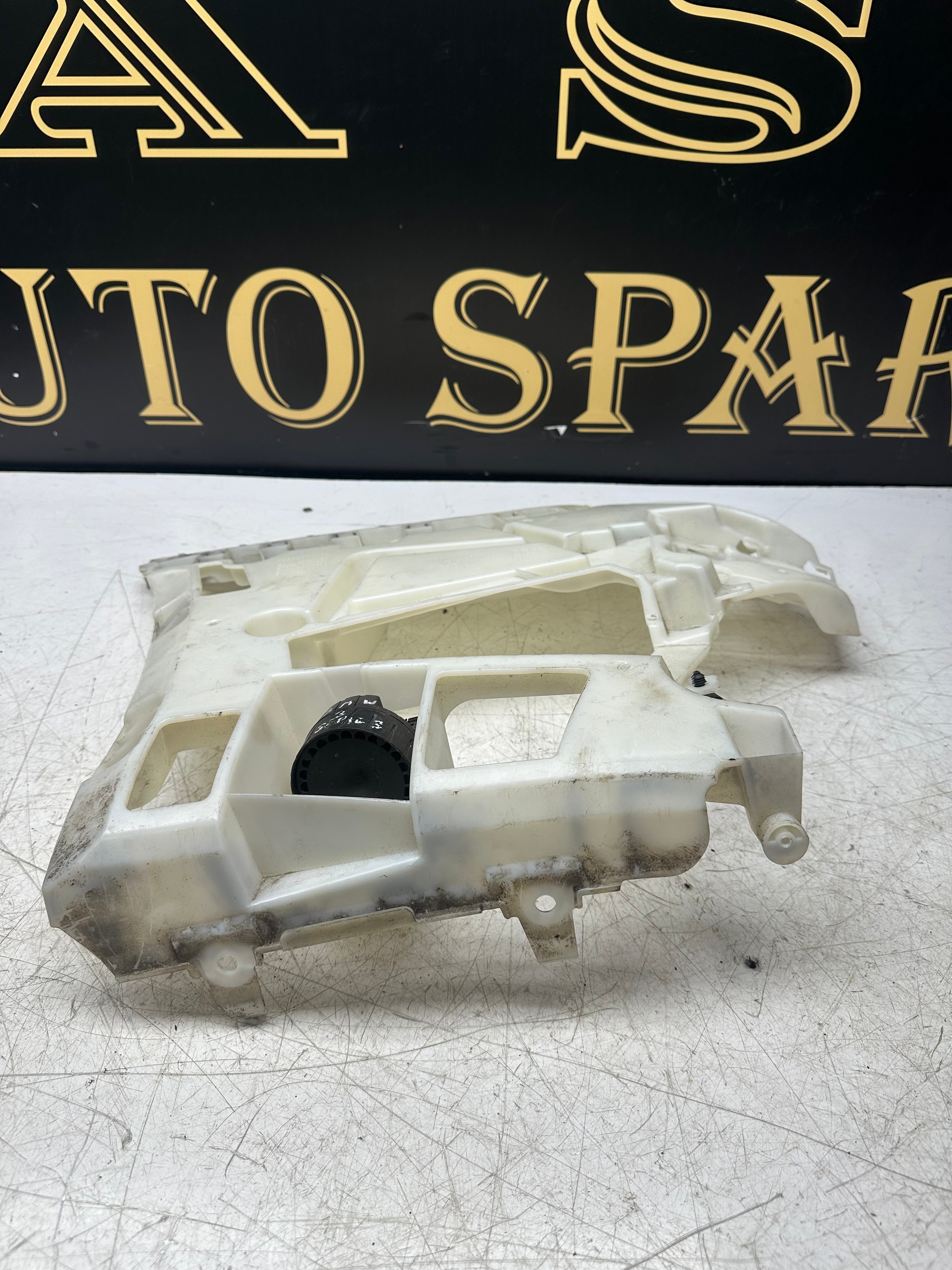BMW 3 Series F30 Rear Left Bumper Bracket (Passenger Side) (2011–2019)(8069393)