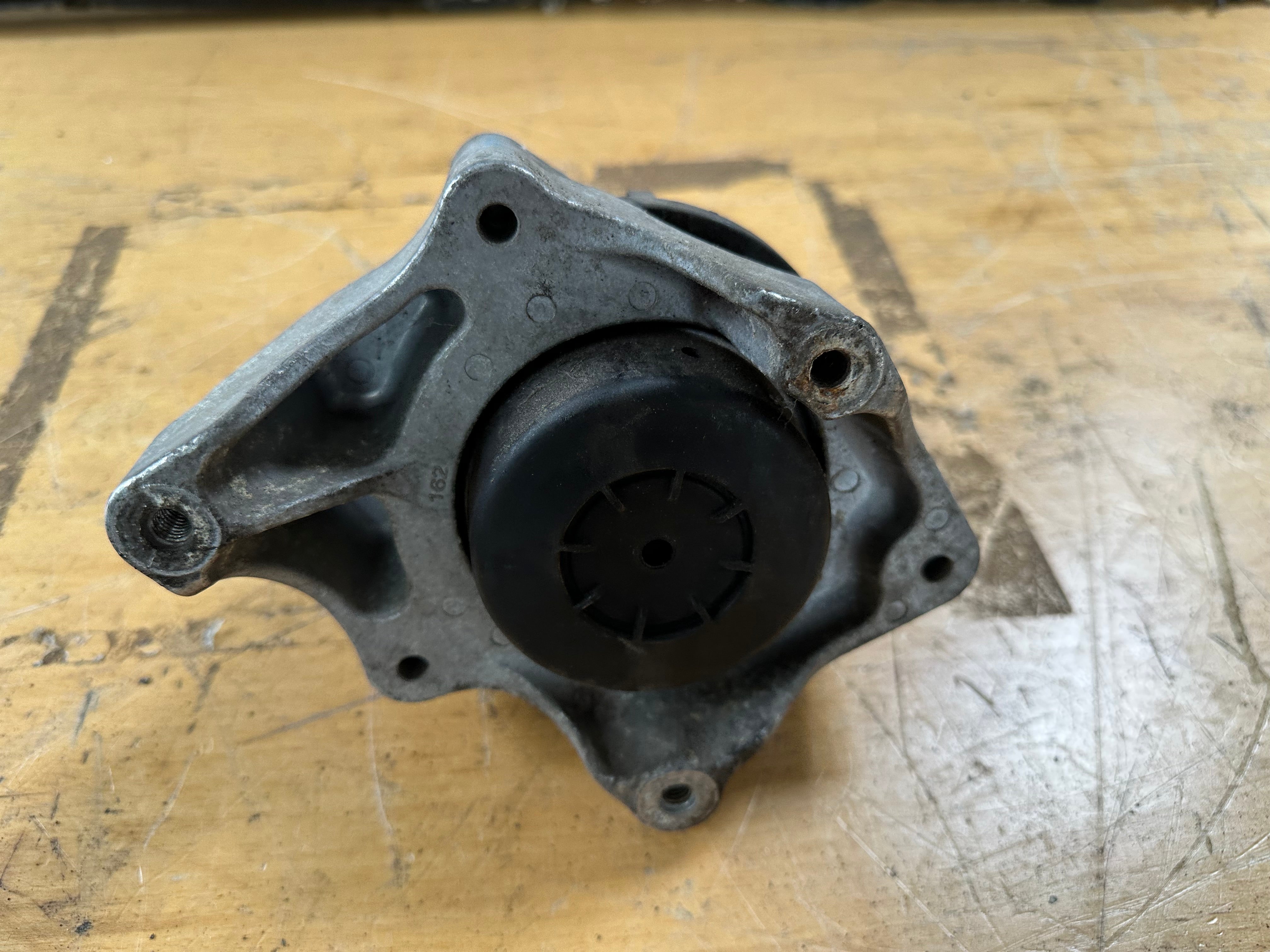 BMW 1 Series F21 2015 Right Engine Mounting (6859408-01)