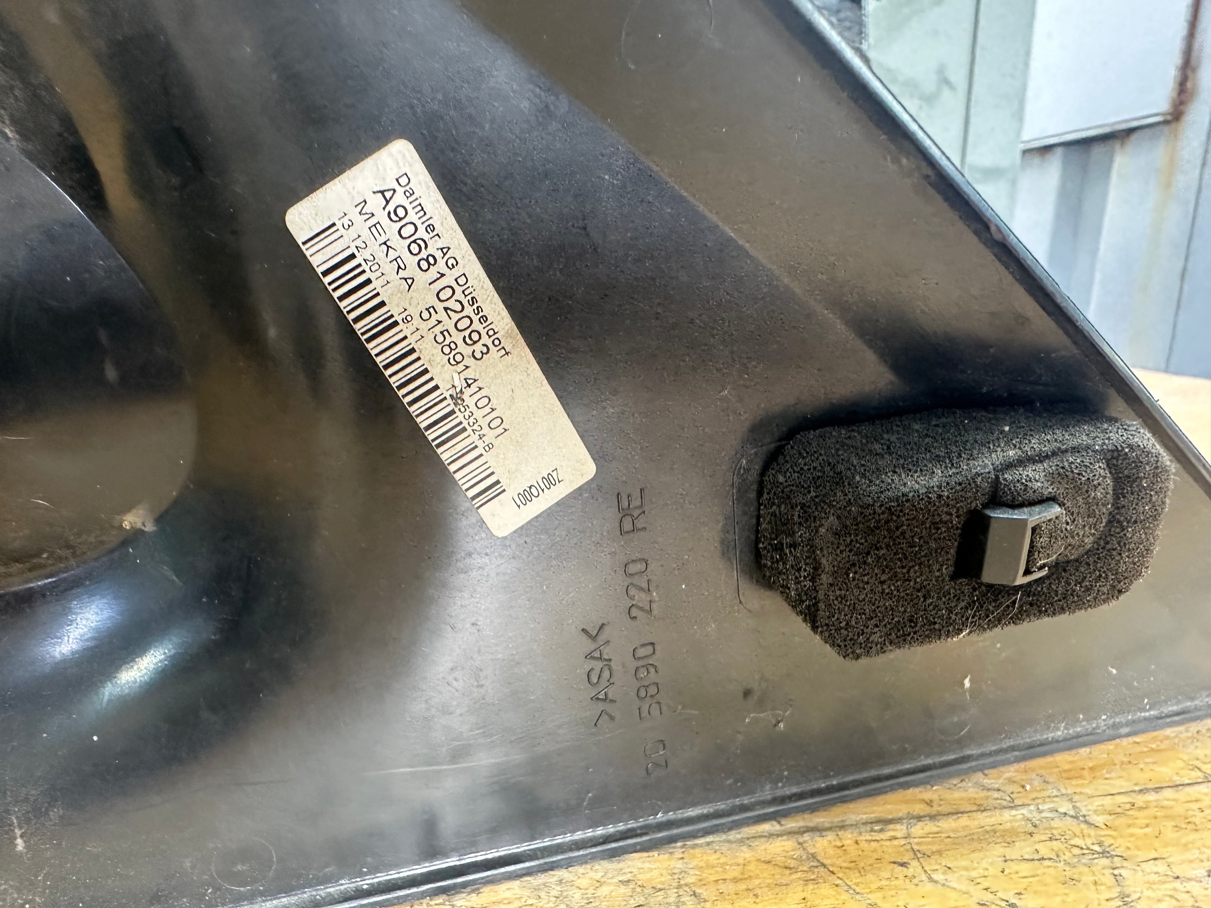 Mercedes Sprinter 2015 W906 Driver’s Right Wing Mirror (A9068102093)